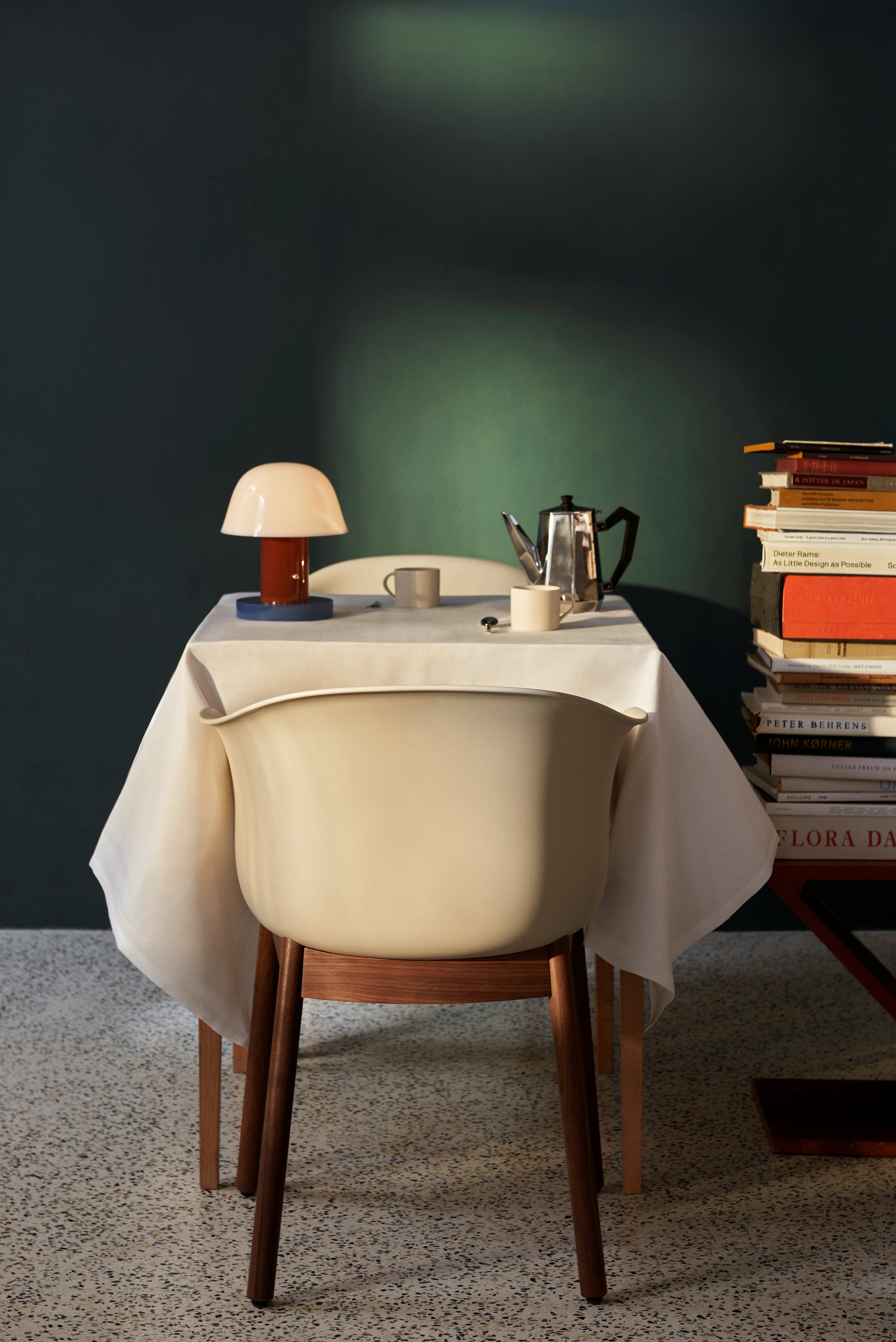 Portable lamp SETAGO JH27 with a cream shade and an orange-blue base.