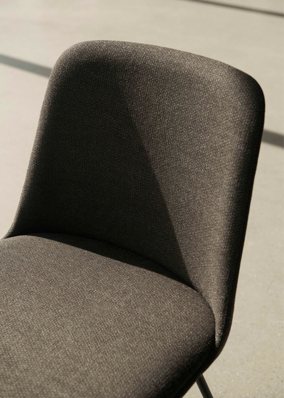 RELY HW9 upholstered chair with a brown base