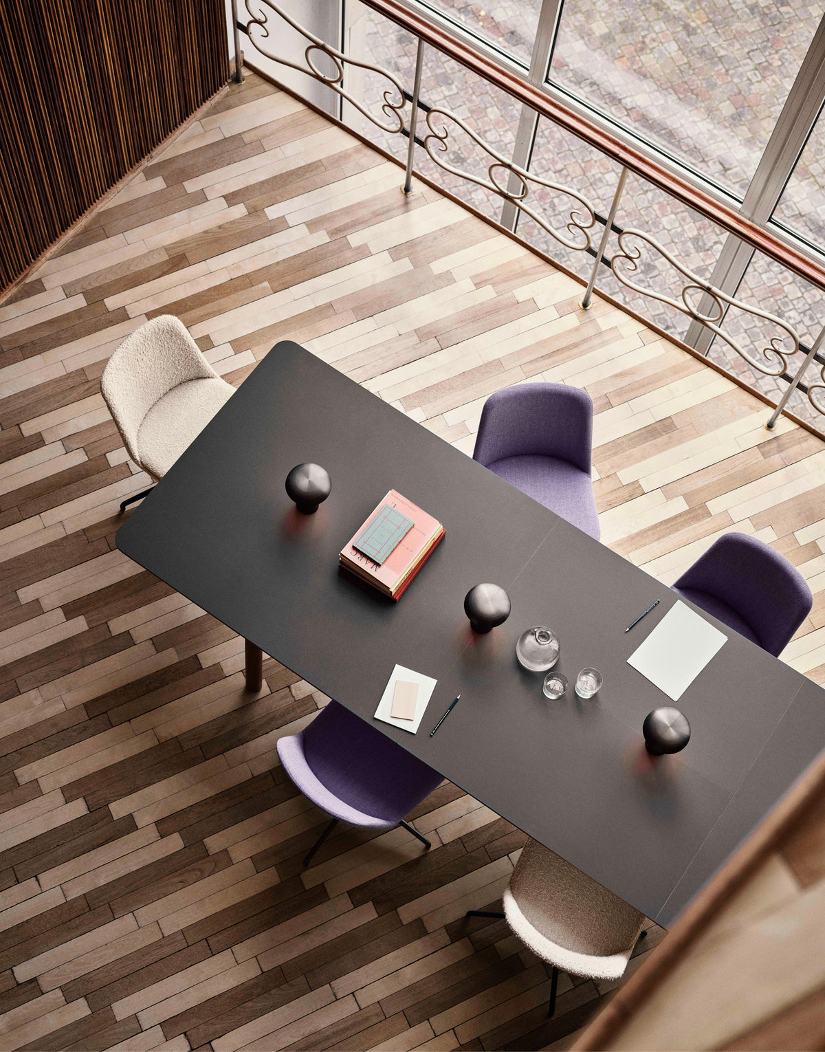 IN BETWEEN Table lacquered oak