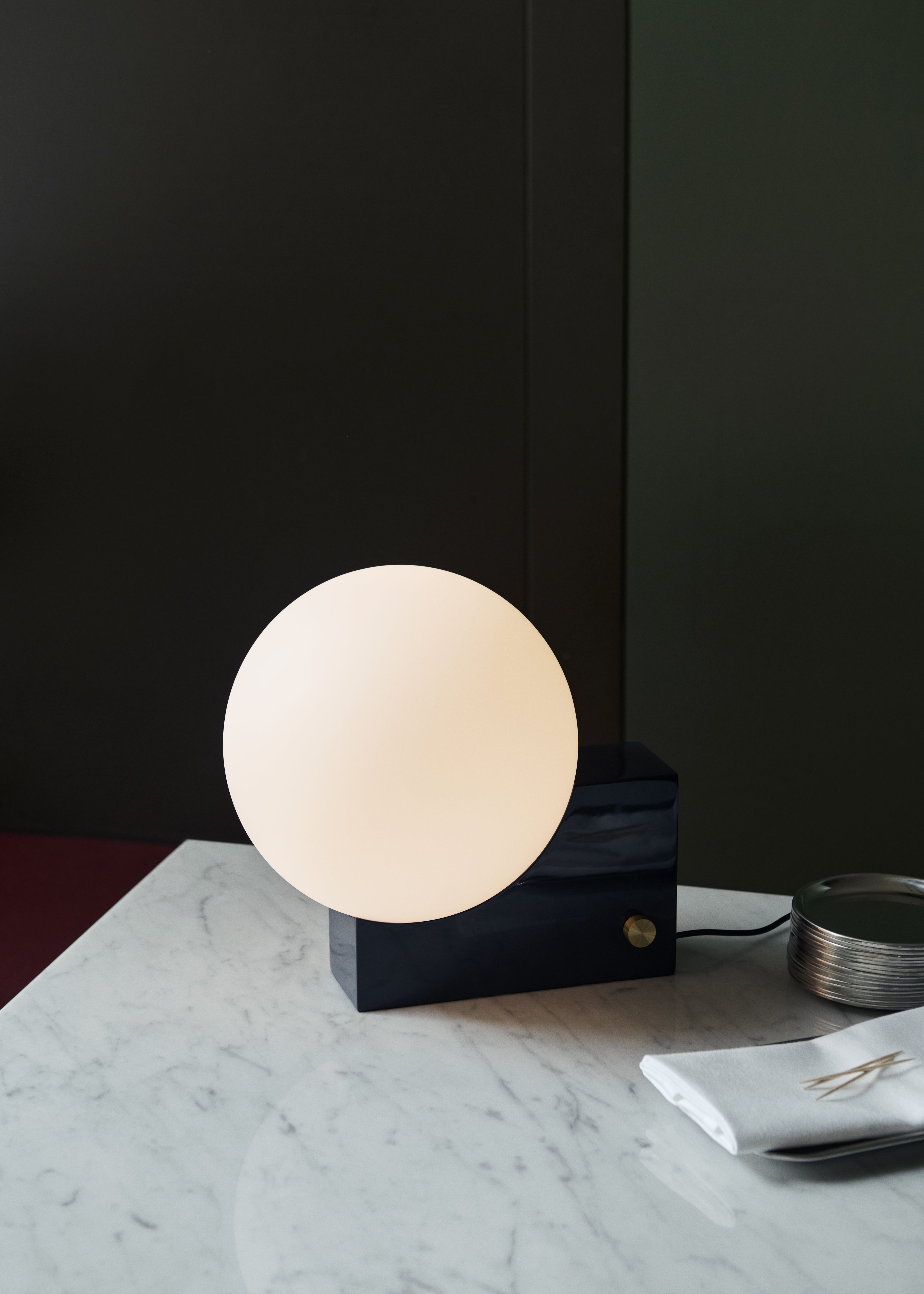 TABLE LAMP JOURNEY SH1 with a milky shade and a dark blue base