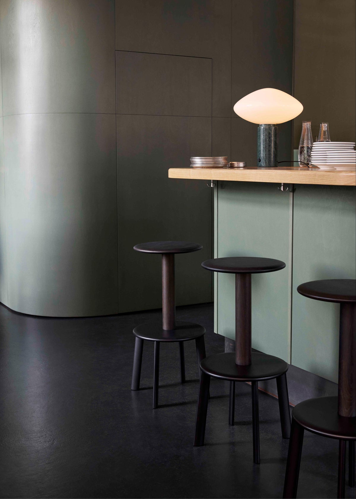 MASSIF Stool in black lacquered oak with a steel base