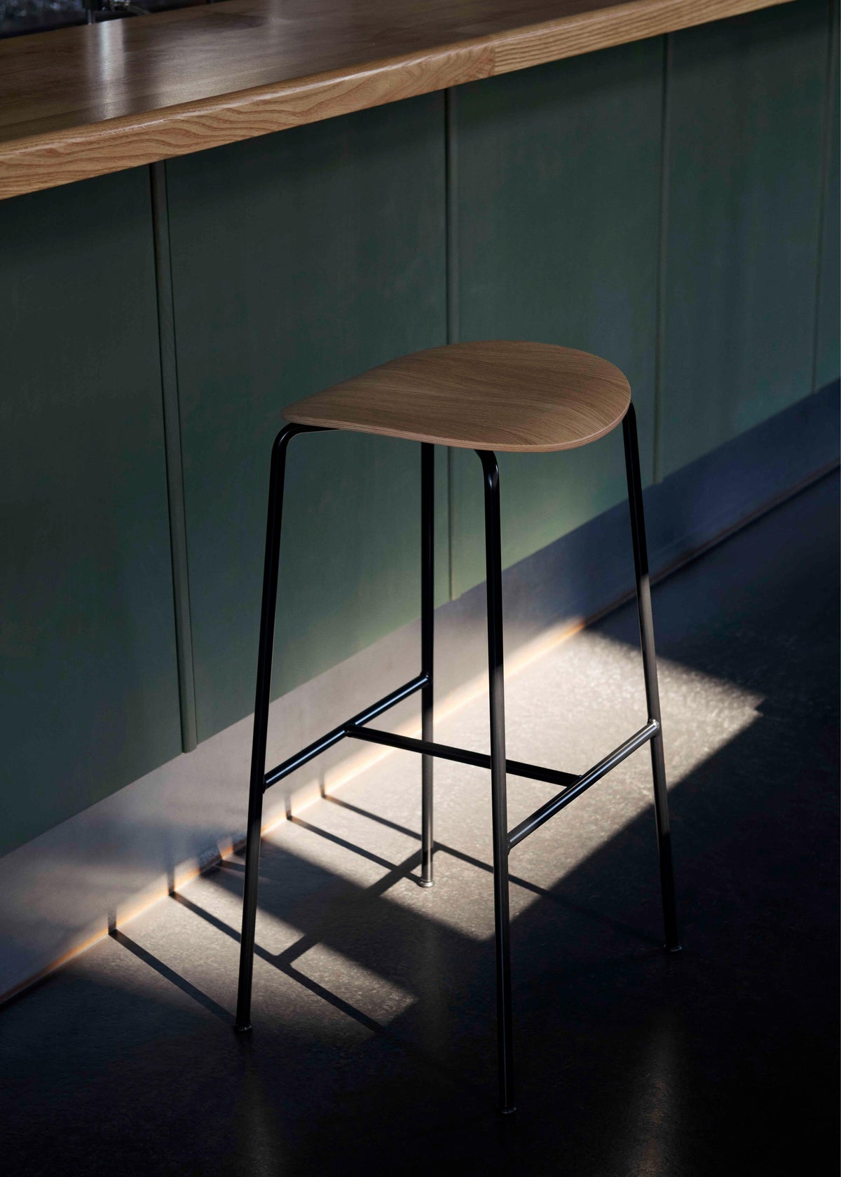 PAVILION Stool oak wood with a black steel base