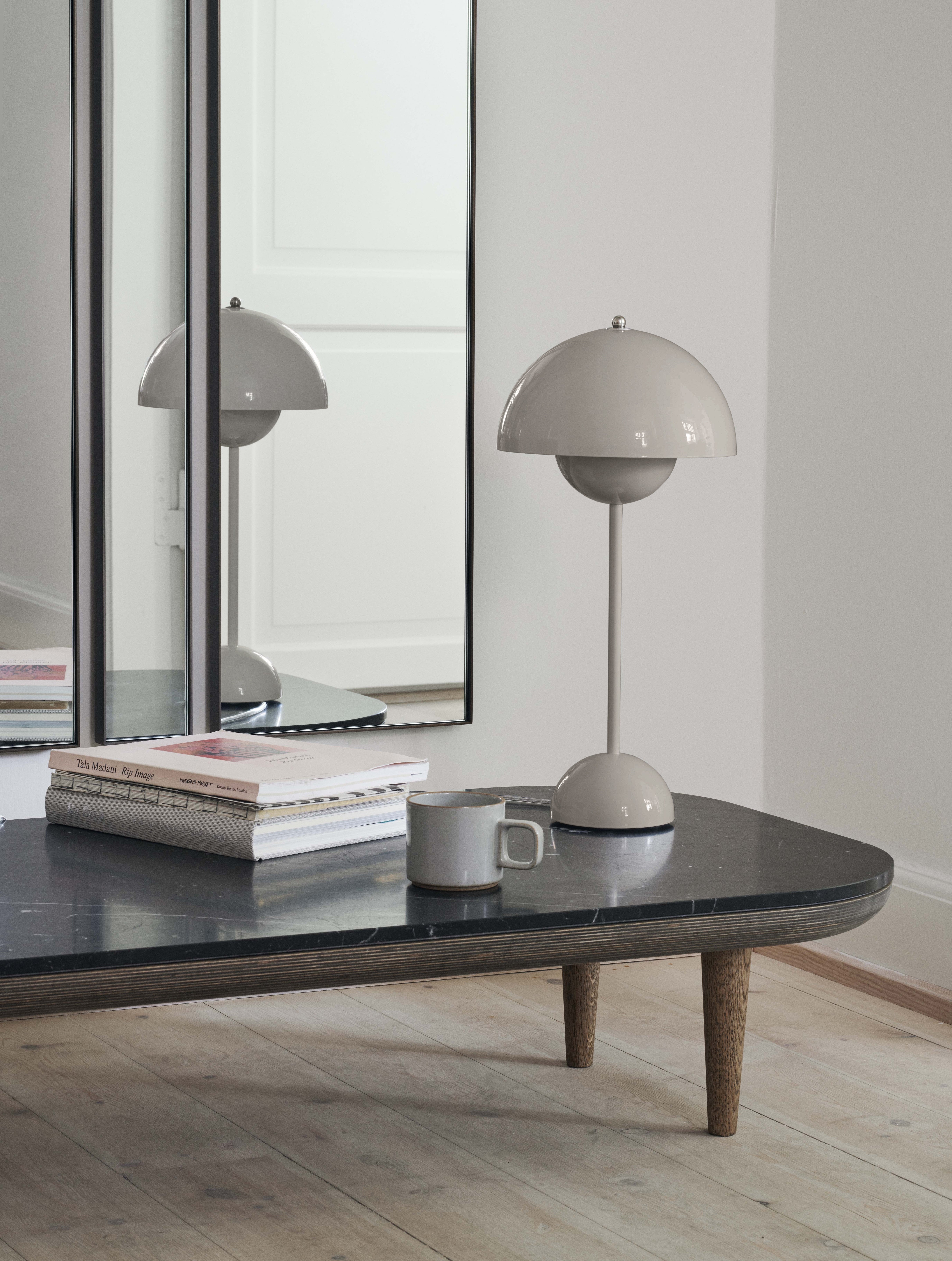 FLOWERPOT VP3 Table Lamp Gray Beige