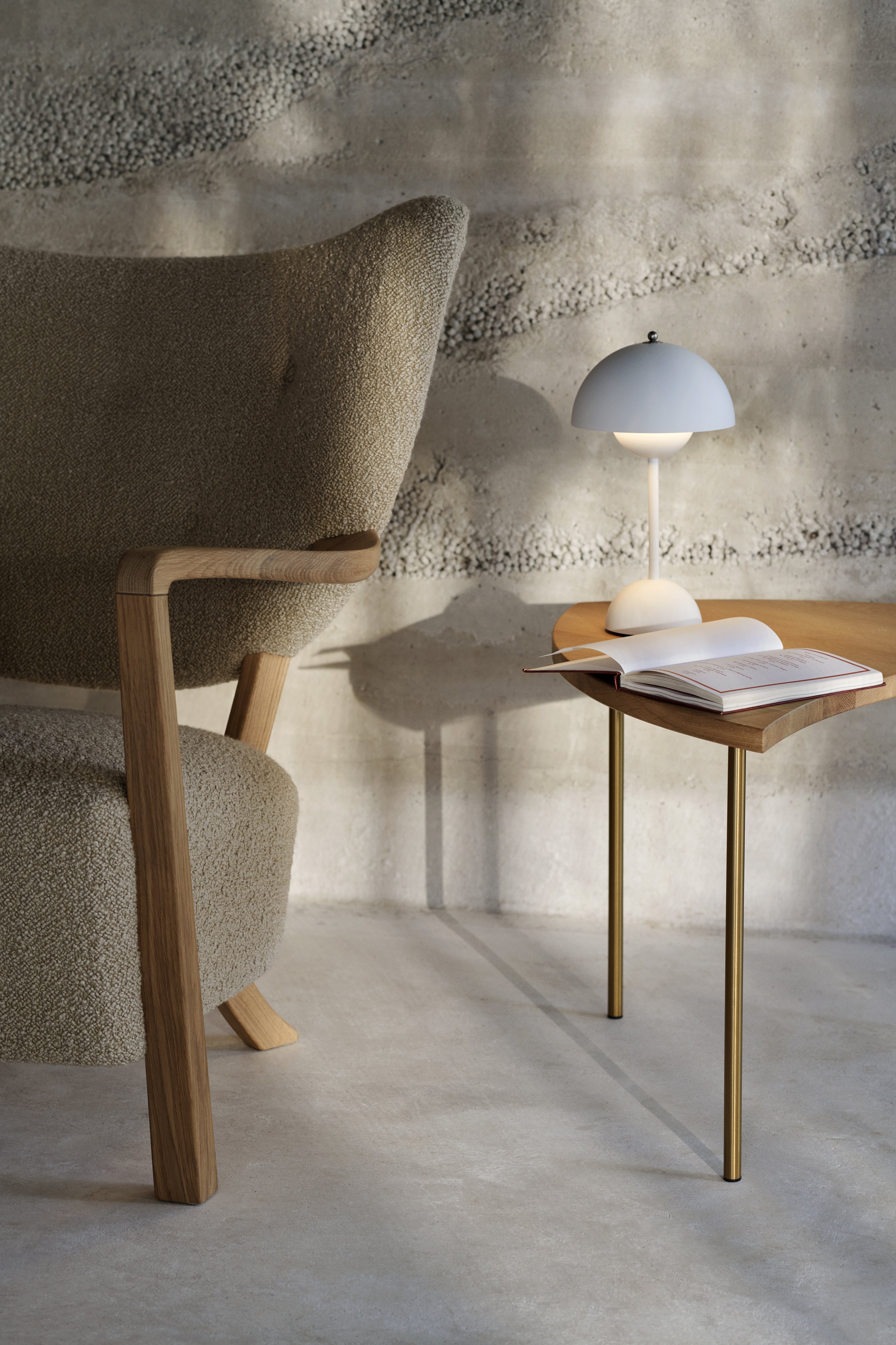 FLOWERPOT VP9 Portable Lamp in Matte White