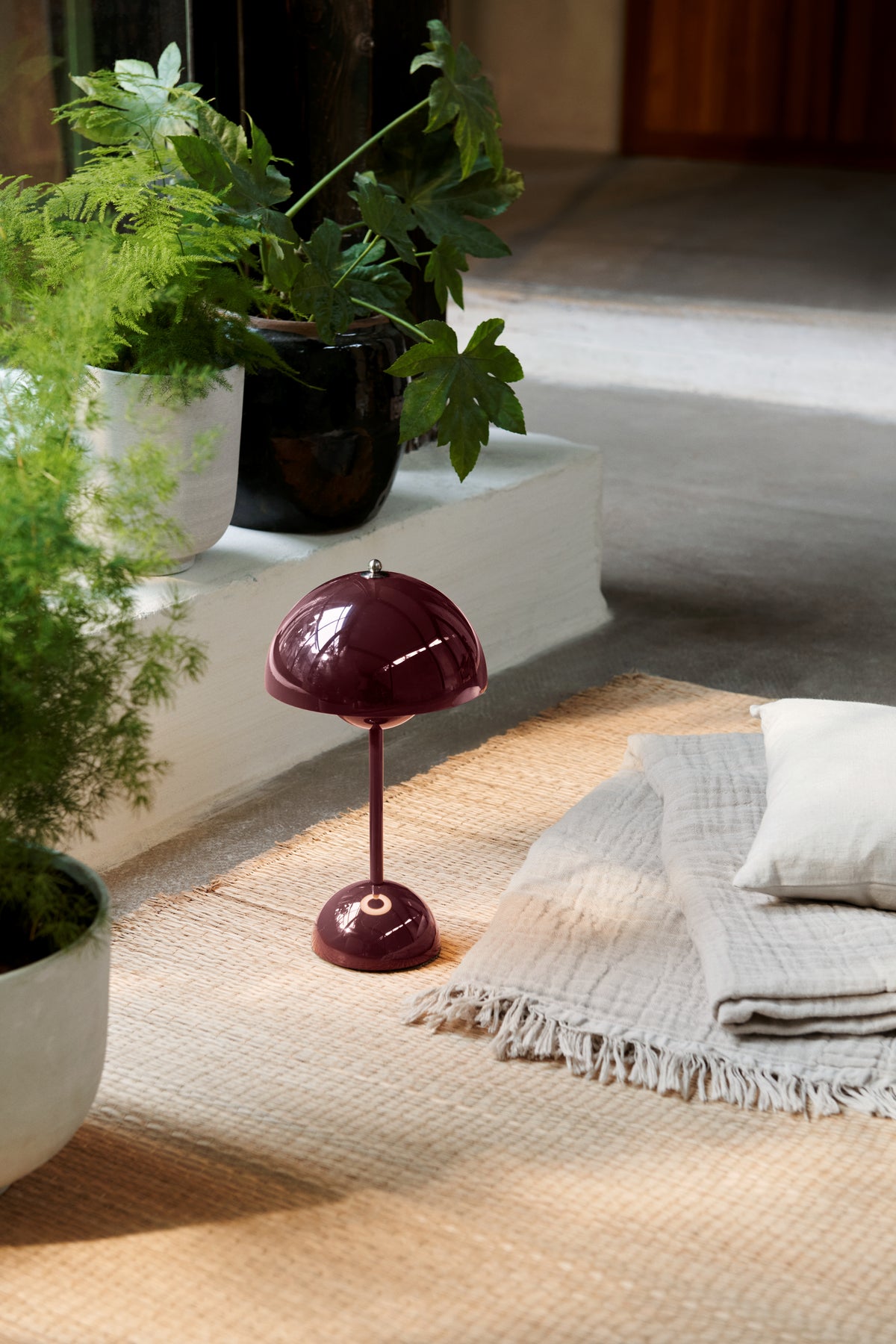 FLOWERPOT VP9 Portable Lamp in Dark Plum