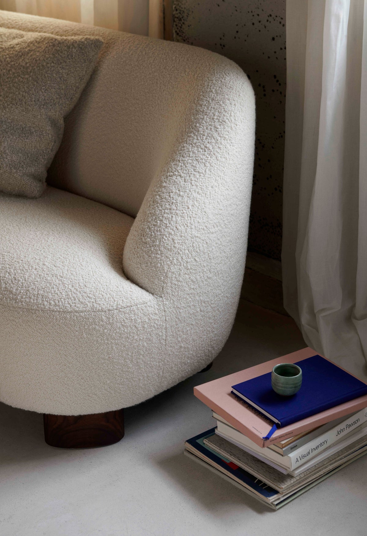MARGAS LC3 Upholstered 2-Seater Sofa with Oak Base