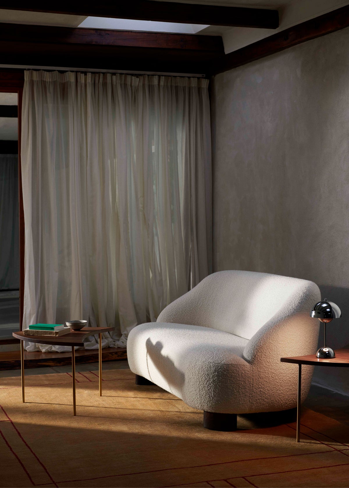 MARGAS LC3 Upholstered 2-Seater Sofa with Oak Base