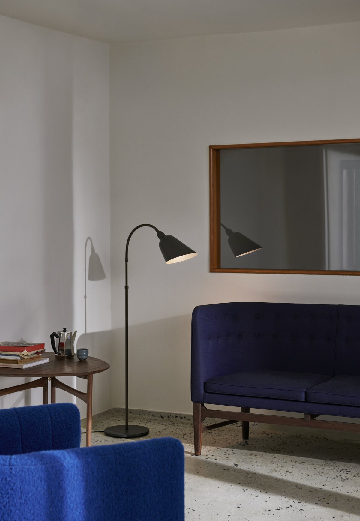 BELLEVUE AJ7 floor lamp in white with brown brass base