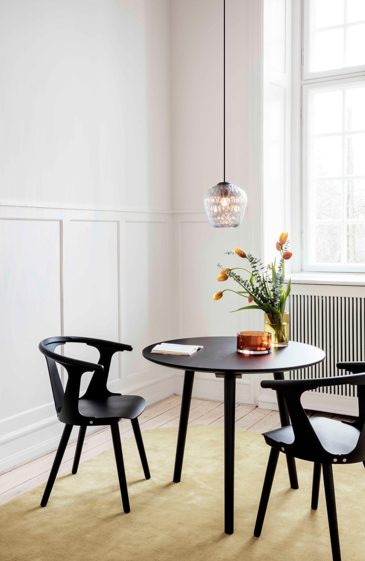 IN BETWEEN Round Table Smoked Oiled Oak