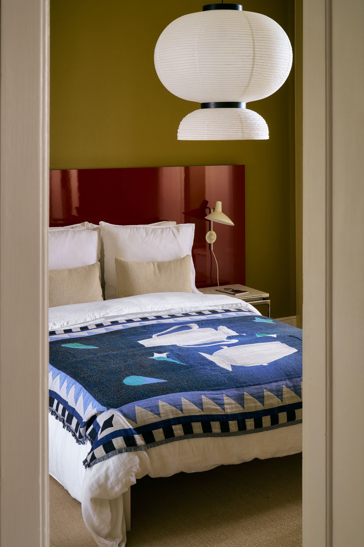 MOMENTO JH46 bedspread in navy blue with beige
