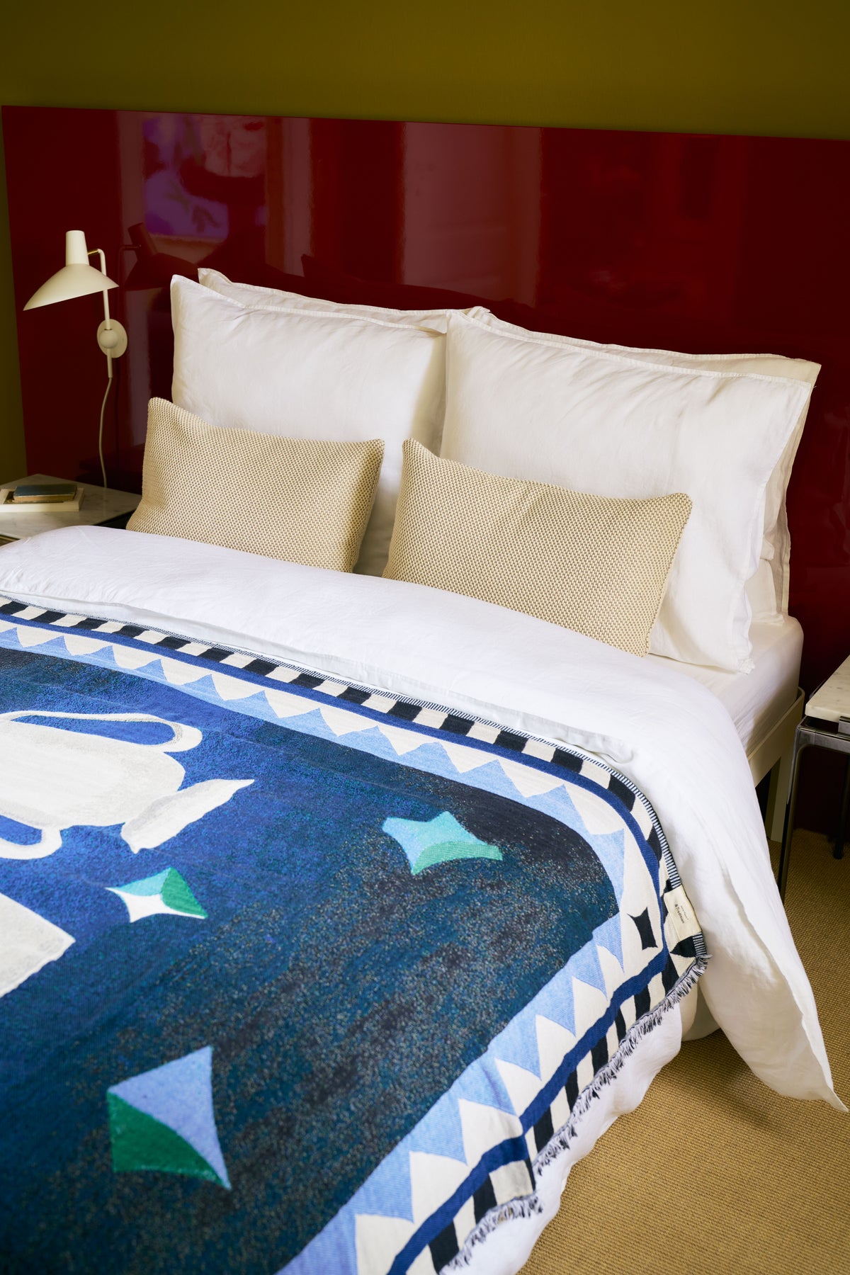 MOMENTO JH46 bedspread in navy blue with beige
