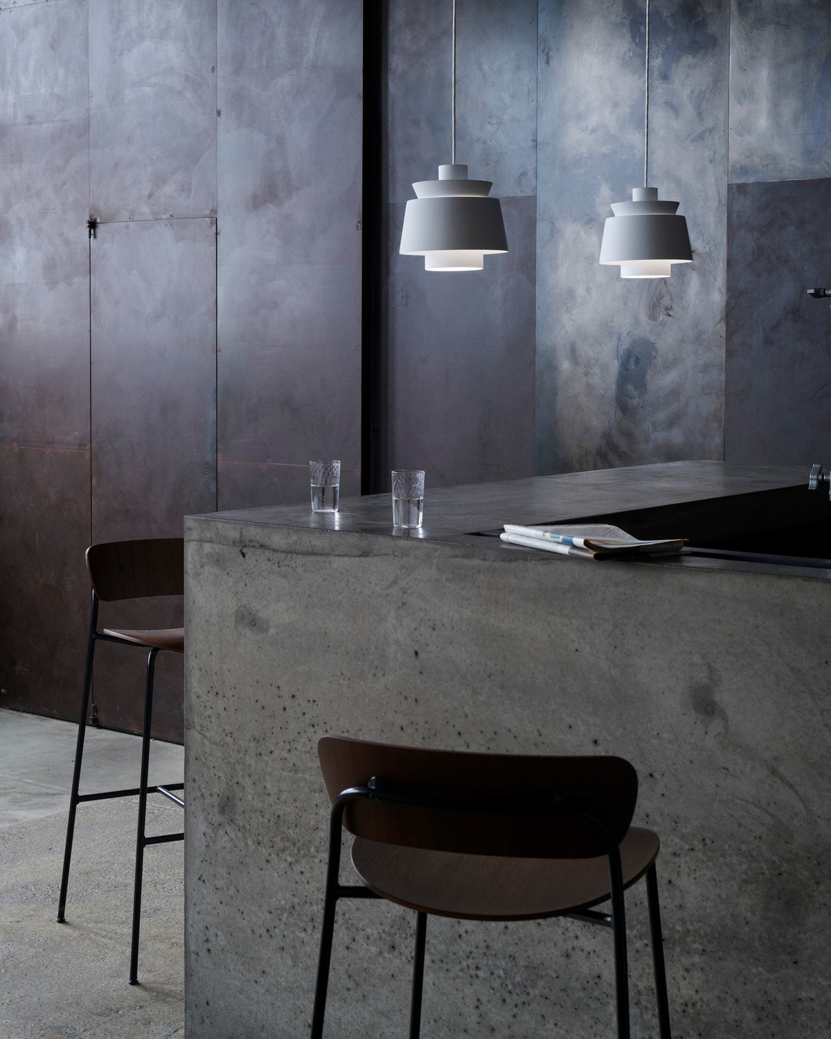 PAVILION Bar Stool with Backrest, Lacquered Oak and Black Steel Base