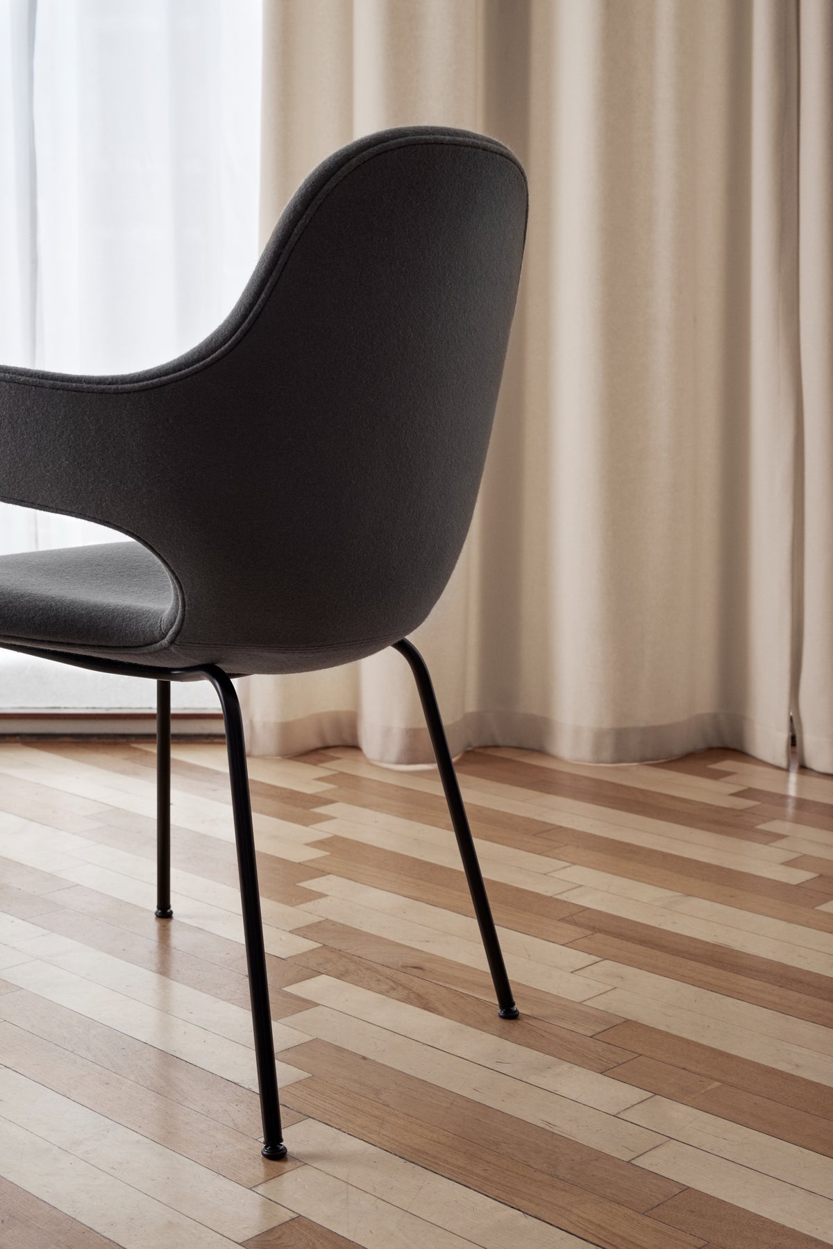 CATCH JH15 upholstered chair with a black steel base