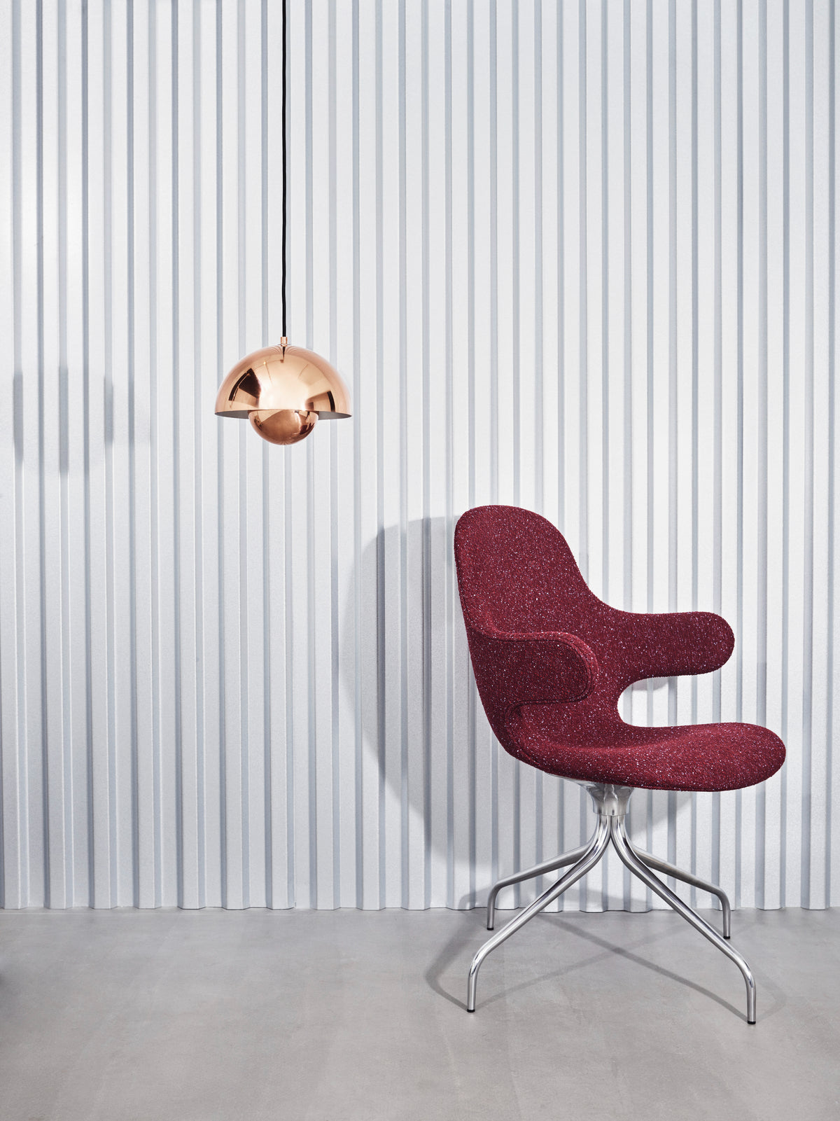 CATCH JH2 upholstered swivel chair with an aluminum base