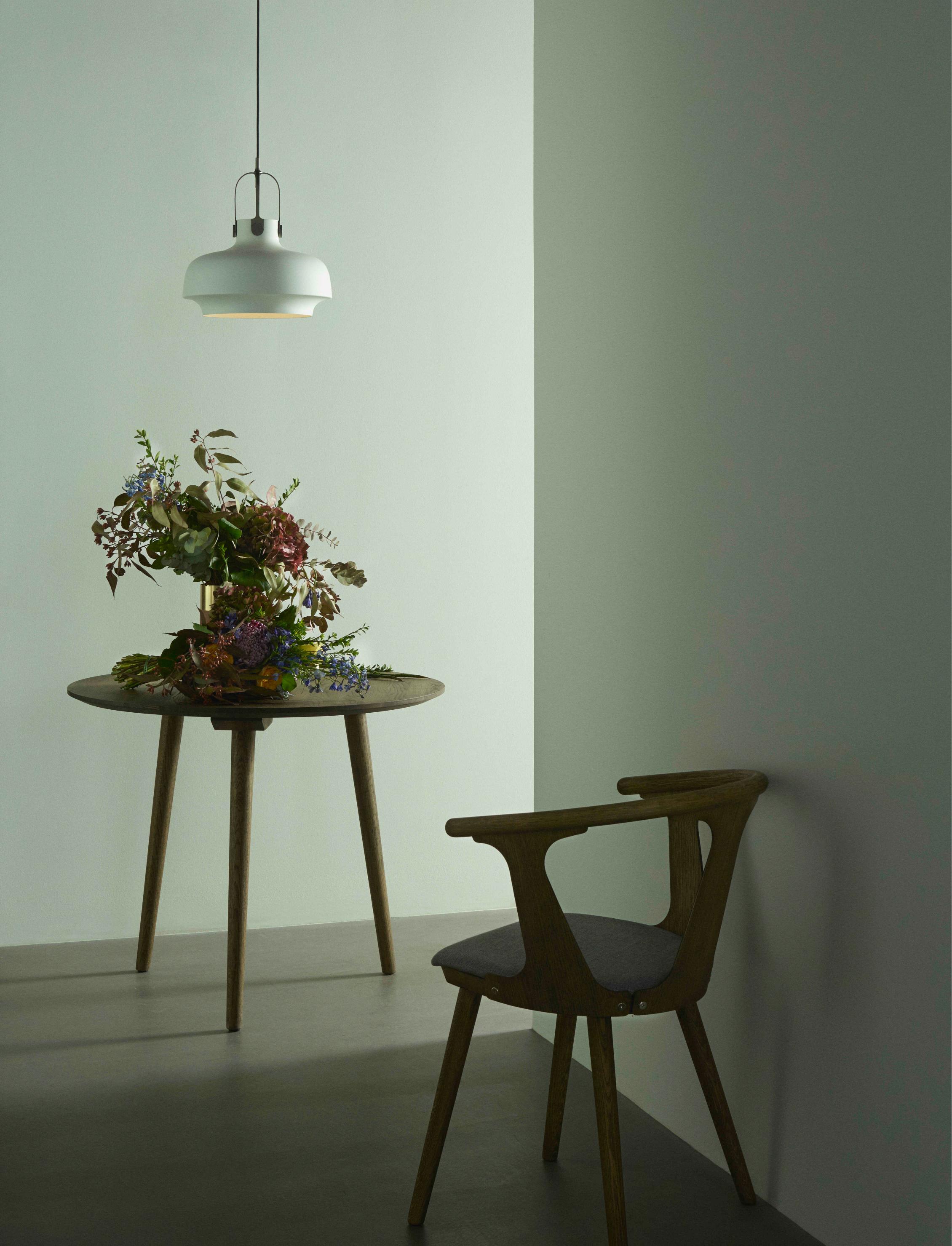 IN BETWEEN Round Table Smoked Oiled Oak
