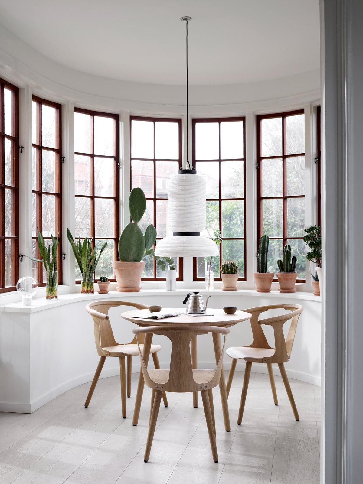 FORMAKAMI JH3 pendant lamp with a white paper shade and black oak finish.
