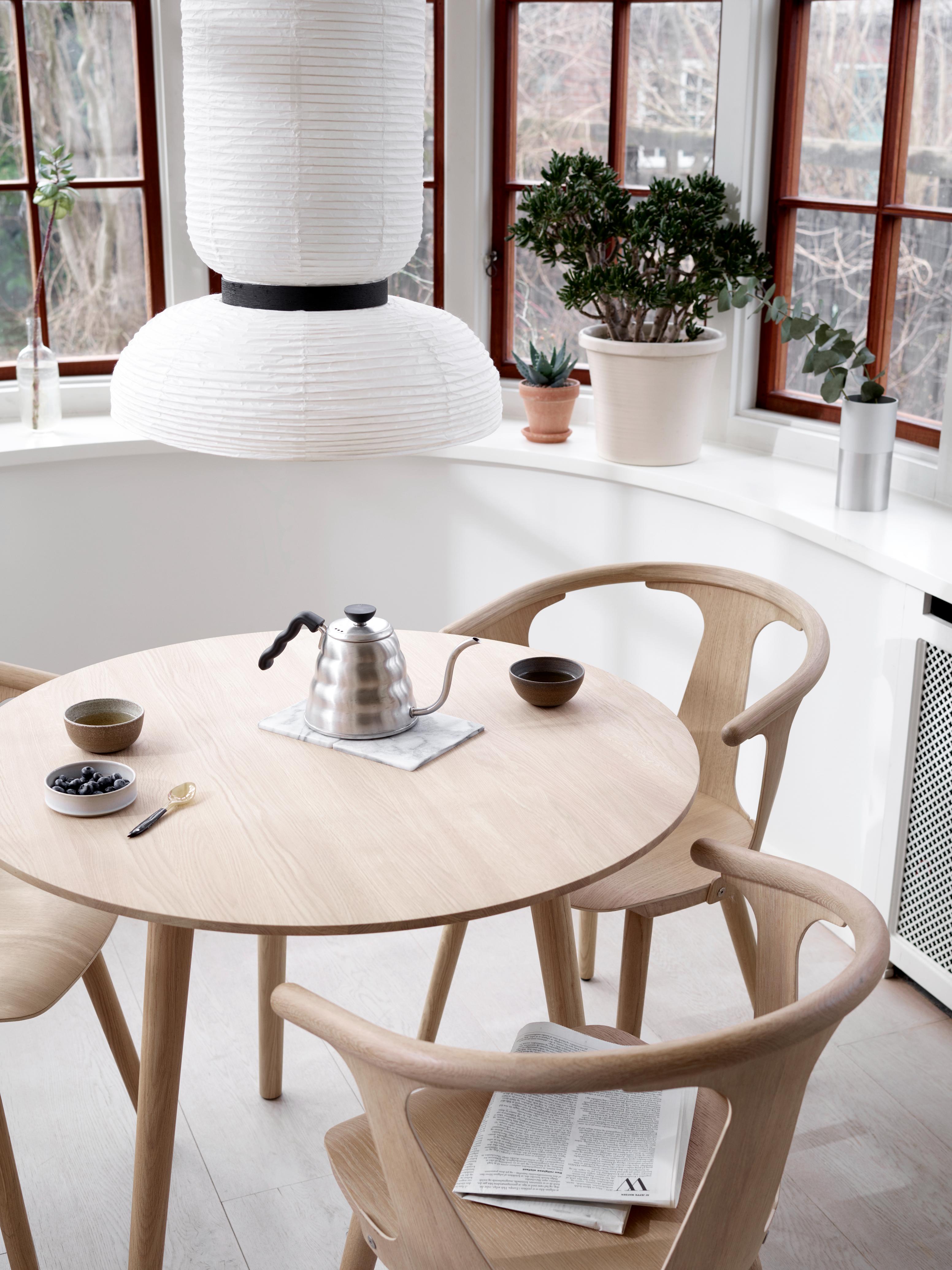 IN BETWEEN Round Table Smoked Oiled Oak