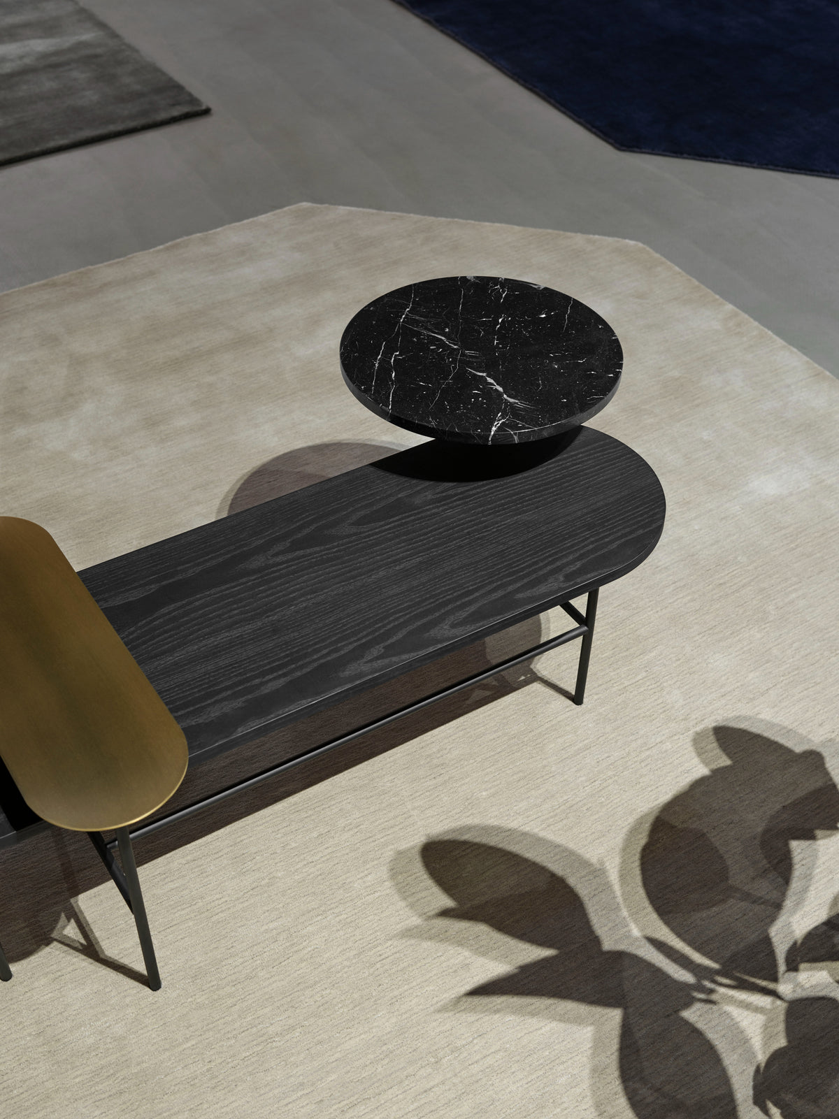 PALETTE JH7 coffee table in black lacquered ash veneer with a black steel base