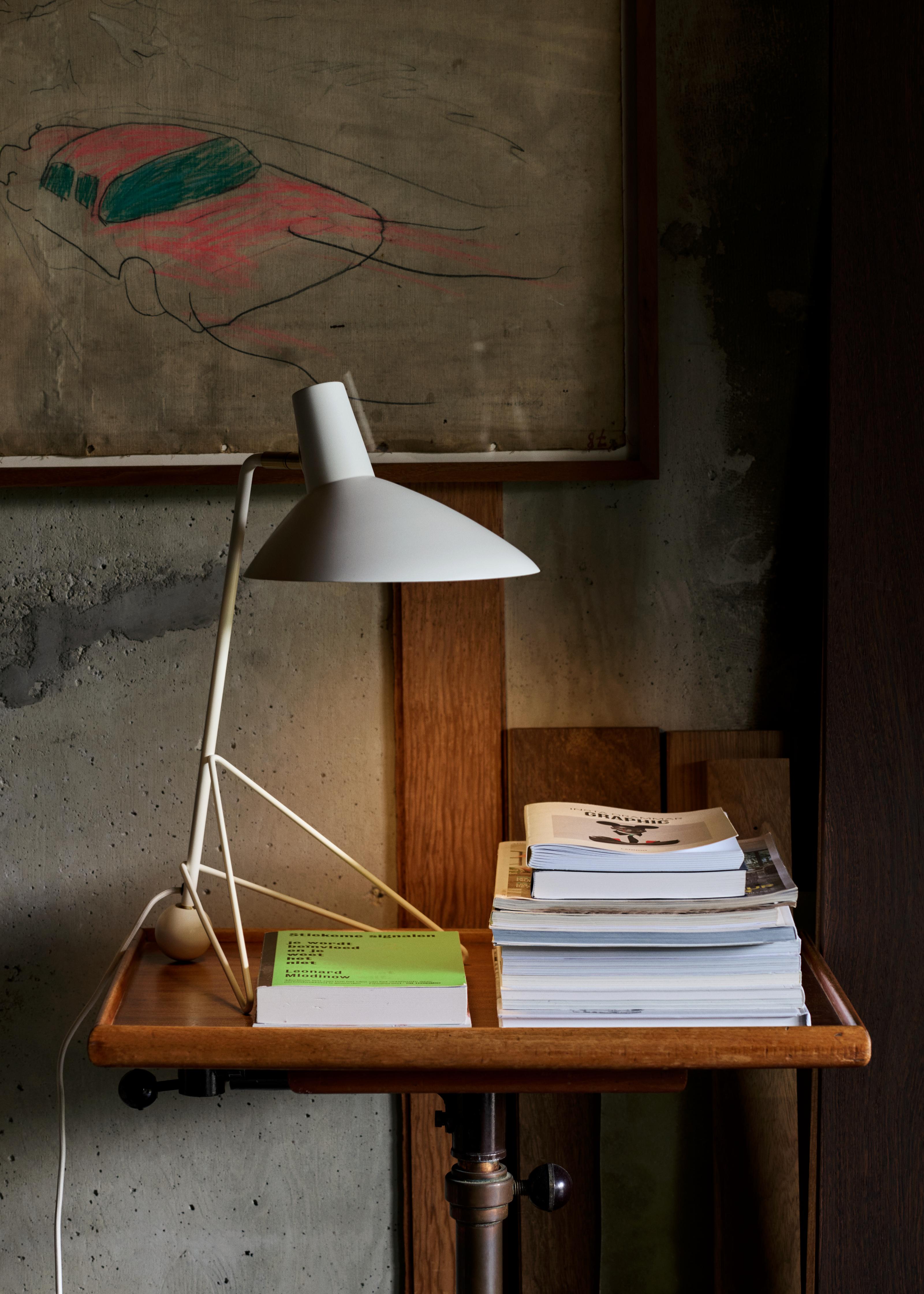 TRIPOD HM9 Table Lamp in White