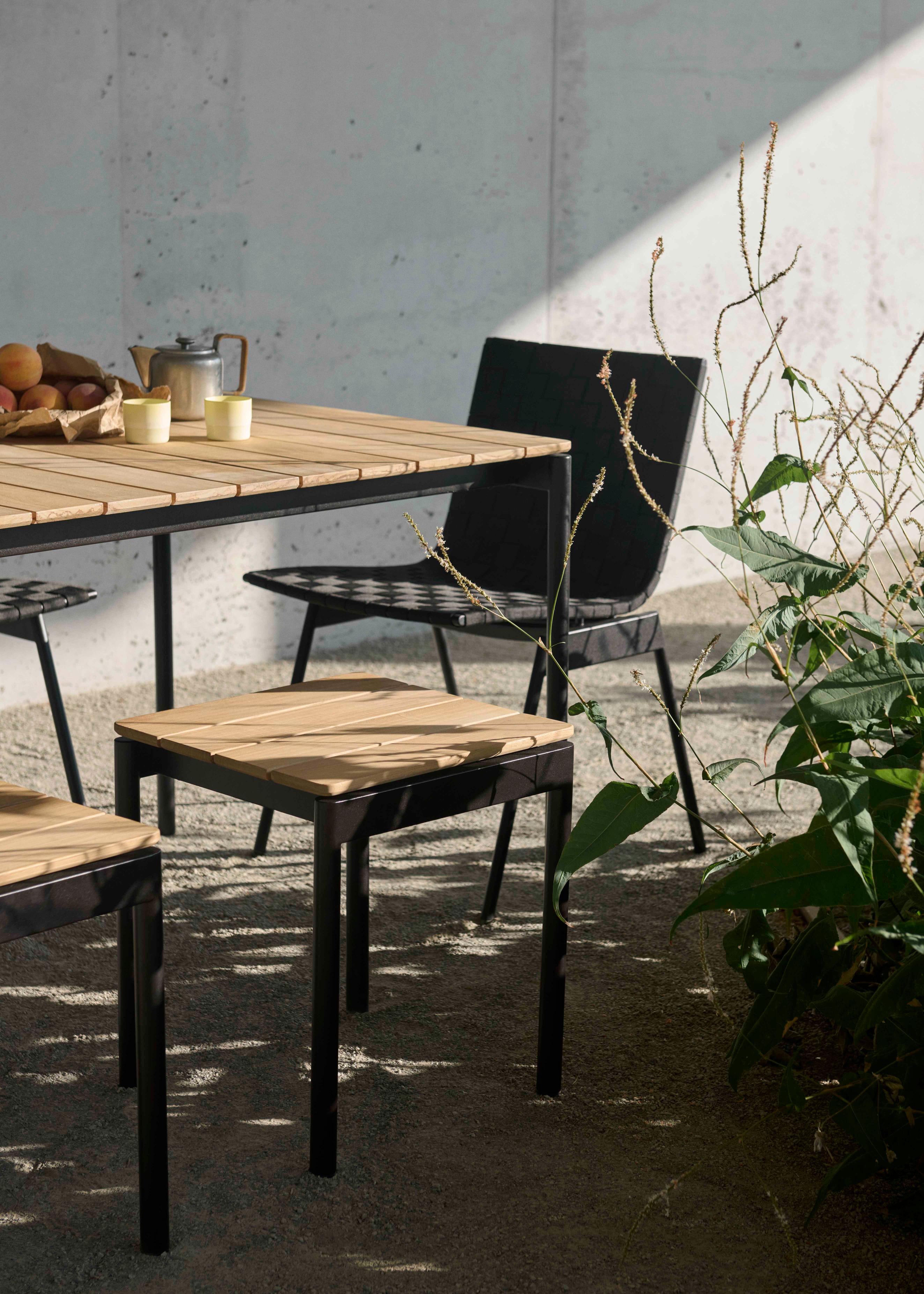 Outdoor table VILLE teak wood with black base