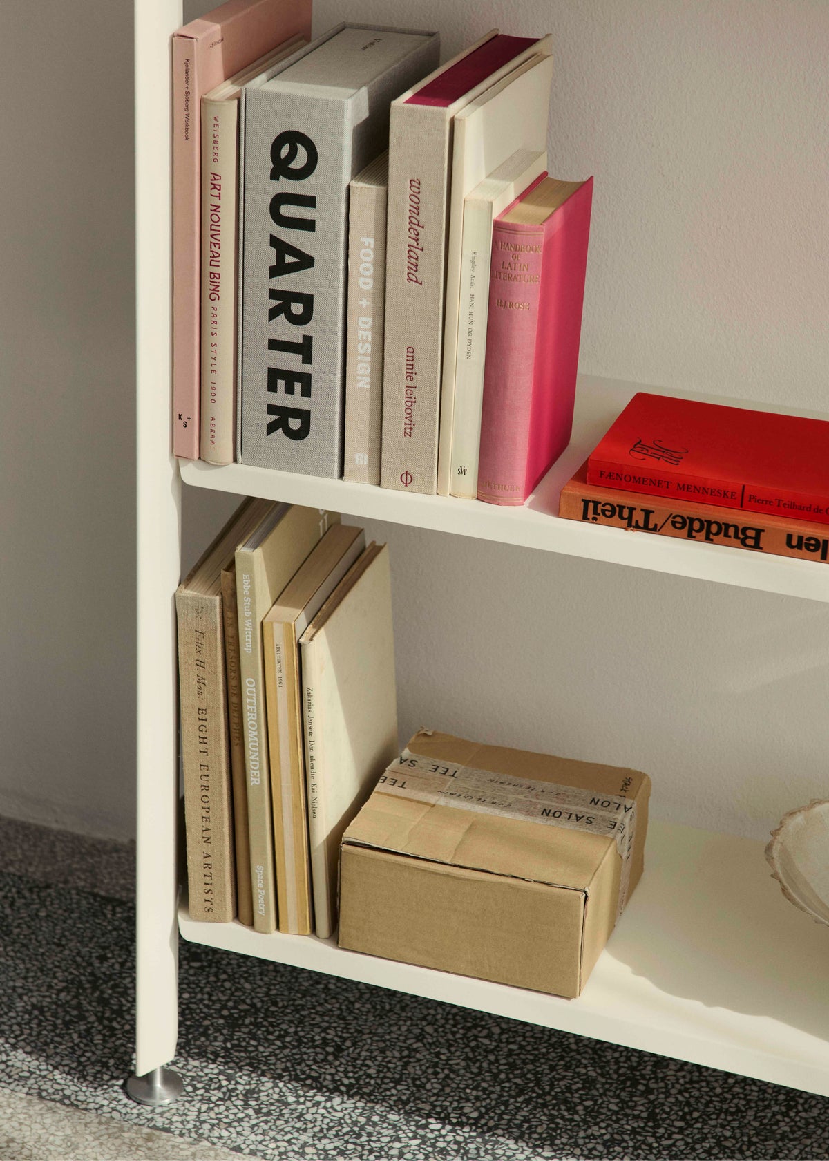 Alabaster modular shelf ROMBE