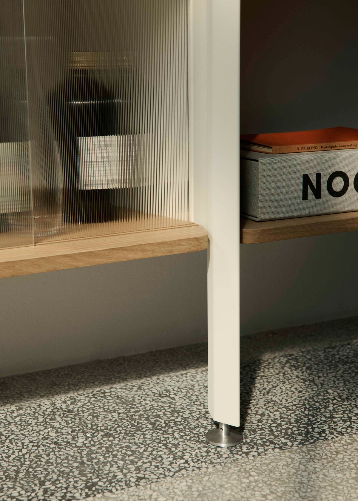 Alabaster modular shelf ROMBE