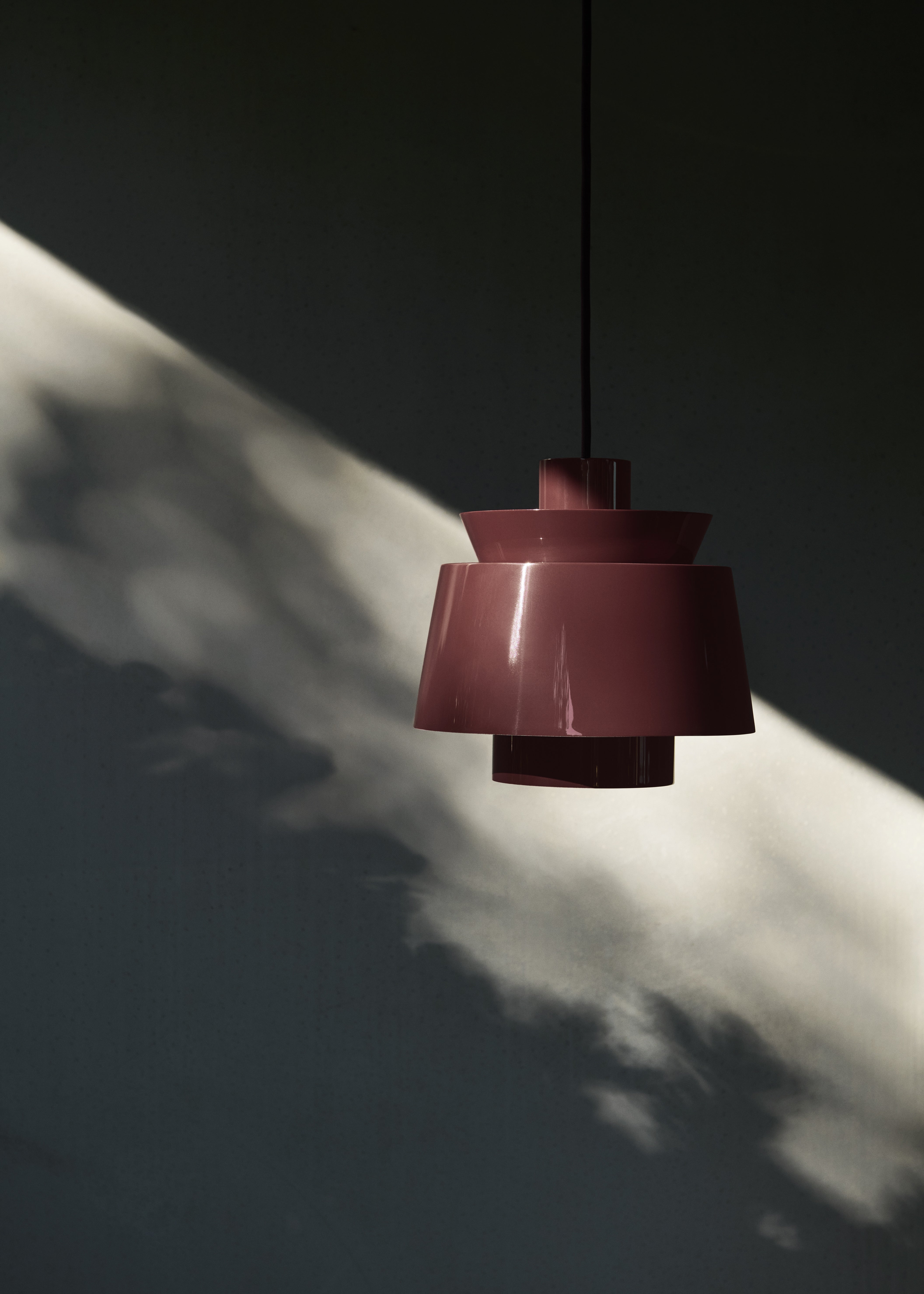 UTZON JU1 Burgundy Pendant Lamp