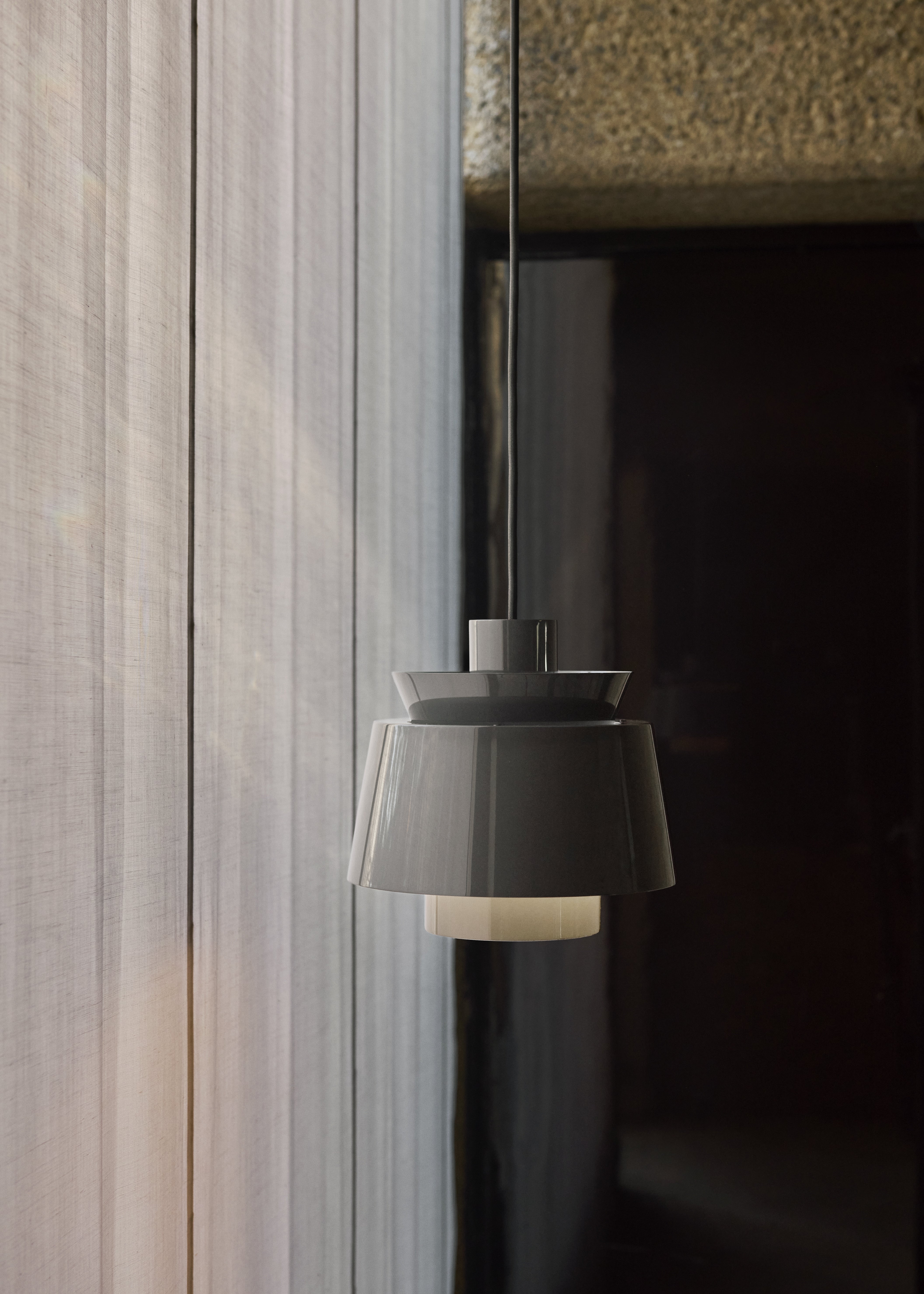 UTZON JU1 pendant lamp in graphite