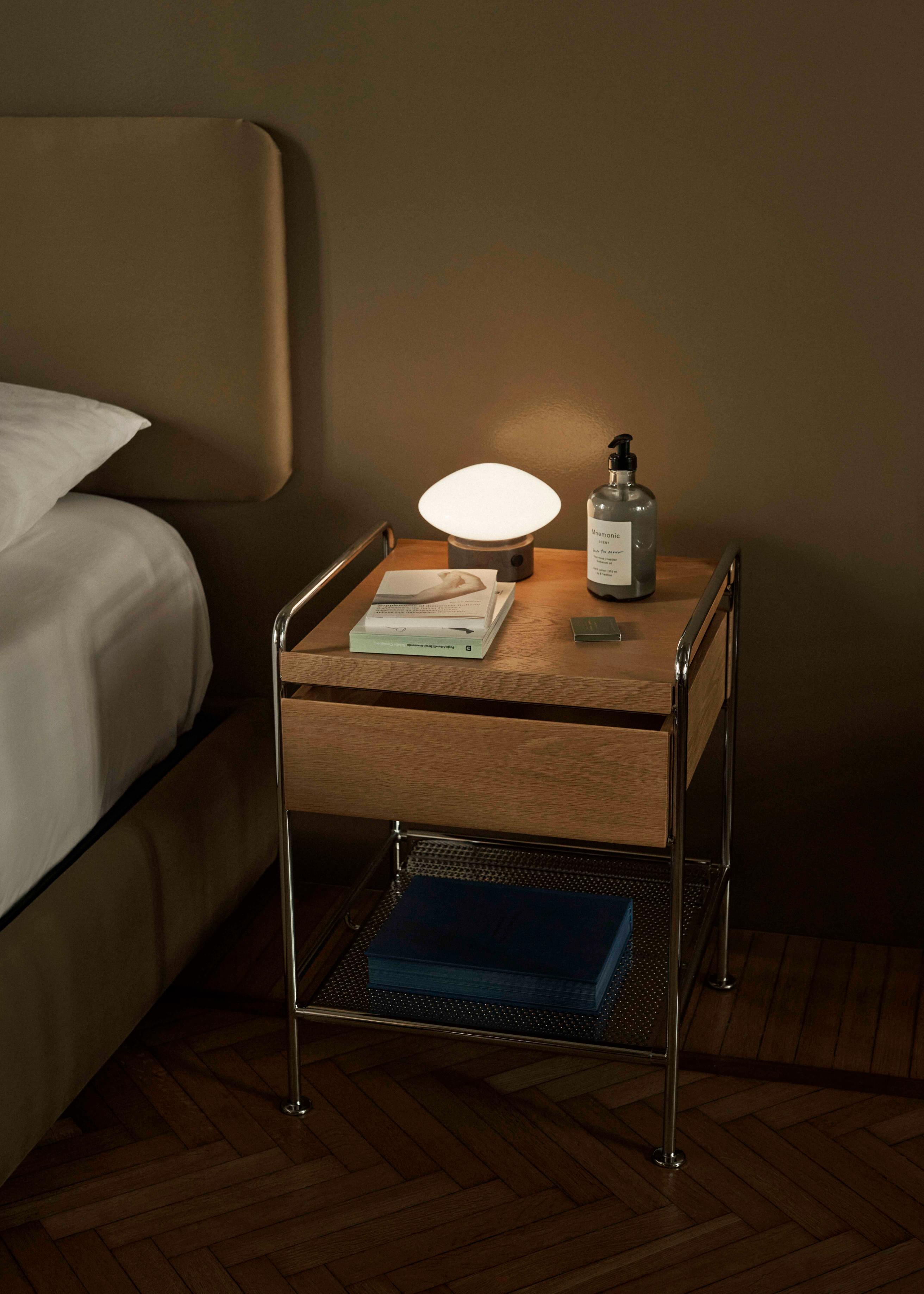 ALIMA NDS3 nightstand in chrome with oak wood