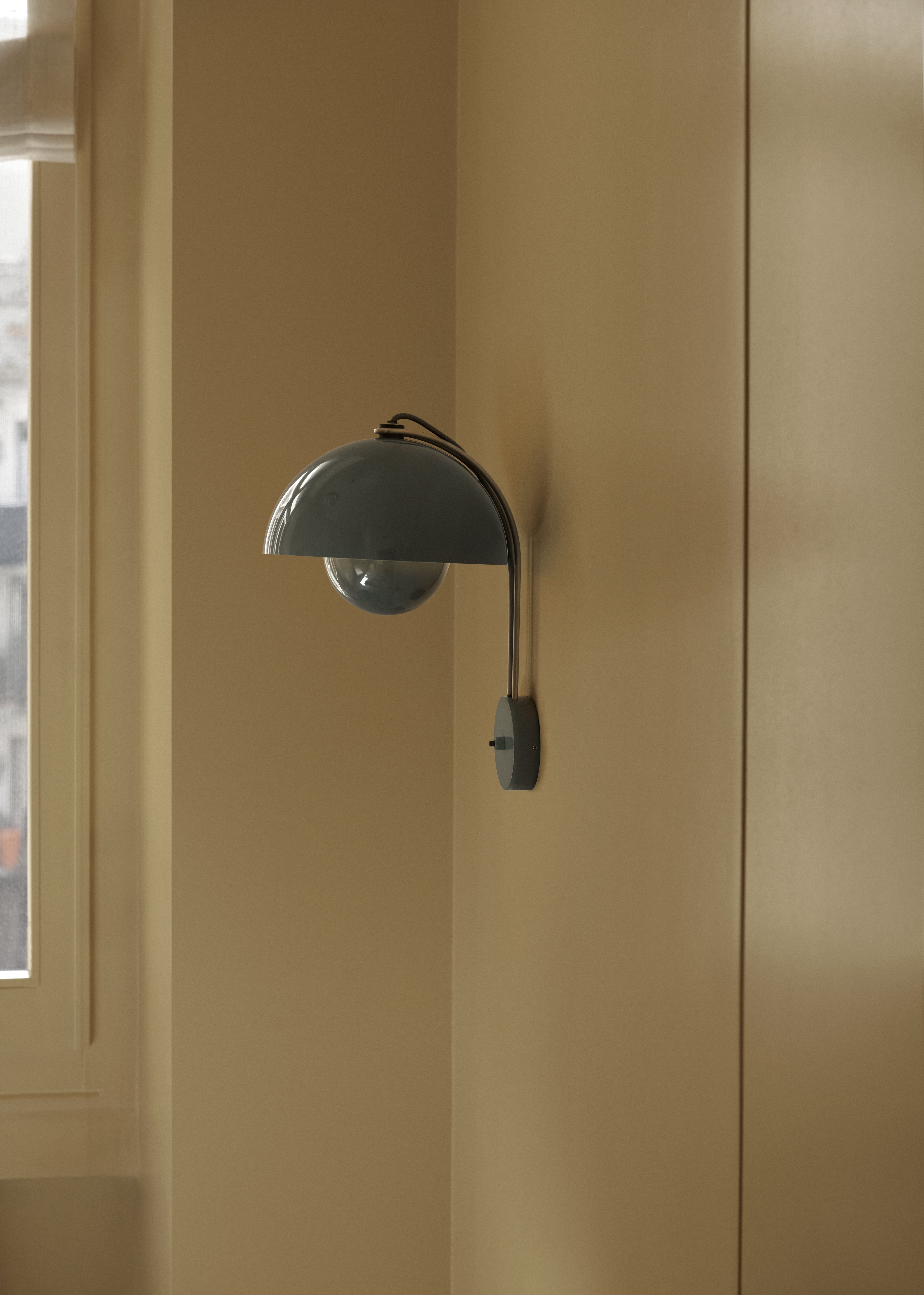FLOWERPOT VP8 Wall Lamp in Matte Black