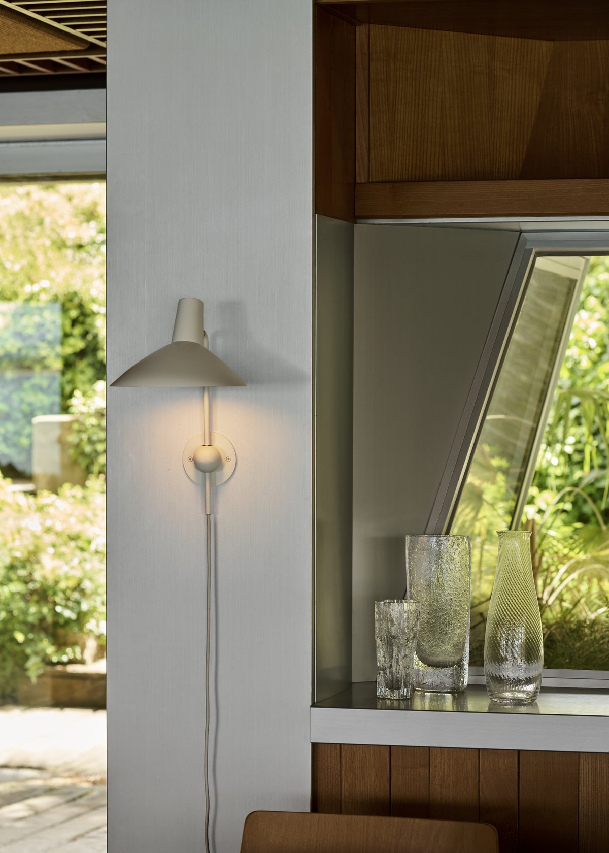 TRIPOD HM12 wall lamp in white