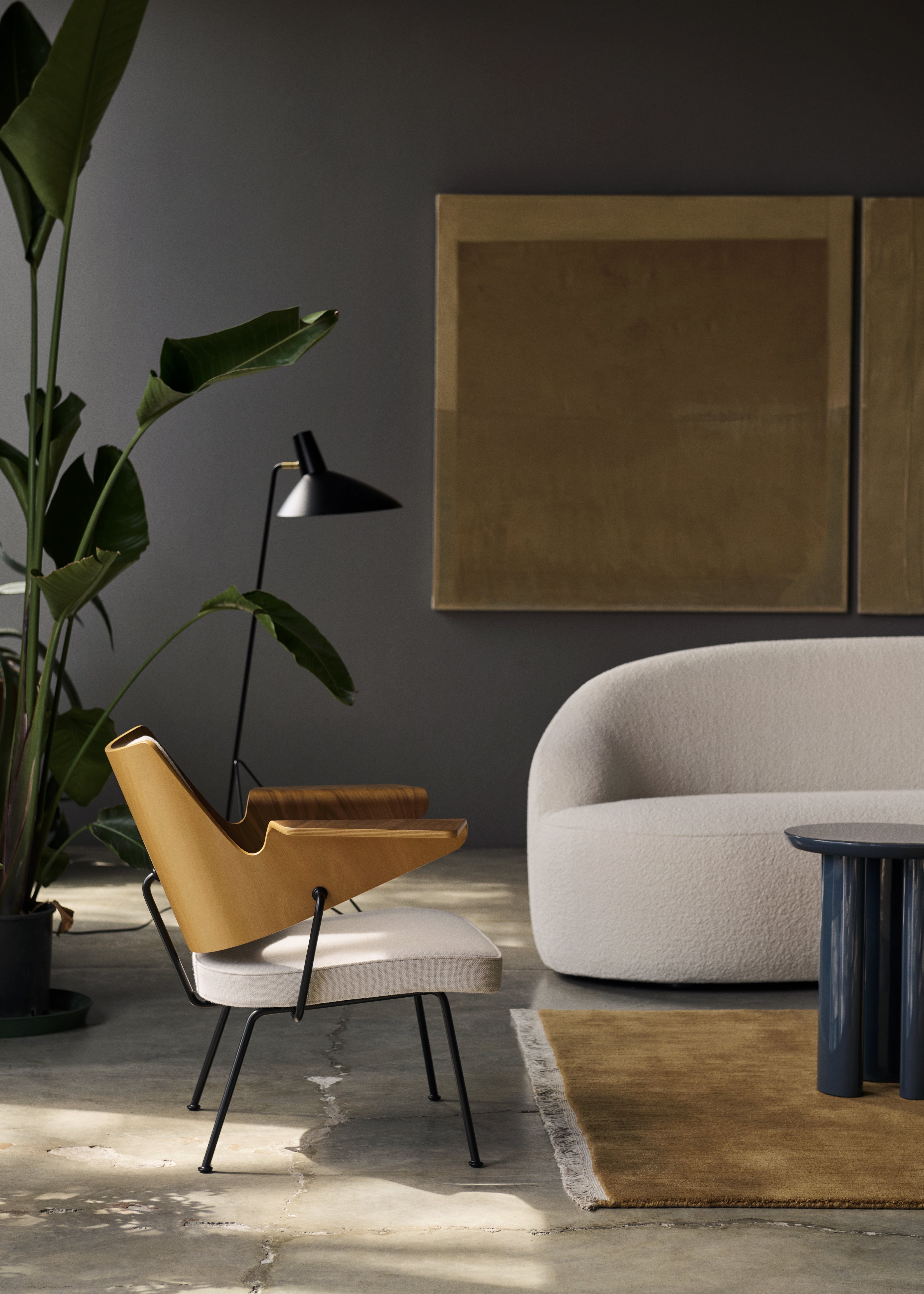 TRIPOD HM8 Black Floor Lamp