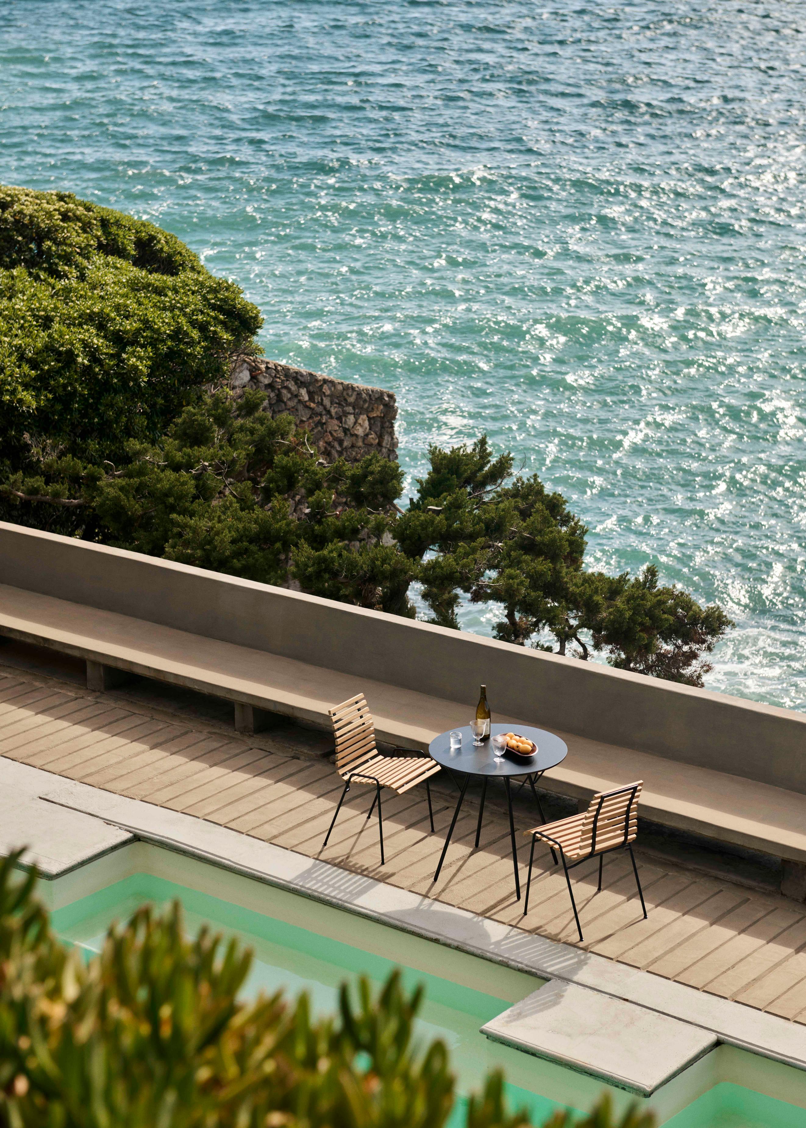 RFH round outdoor table in black