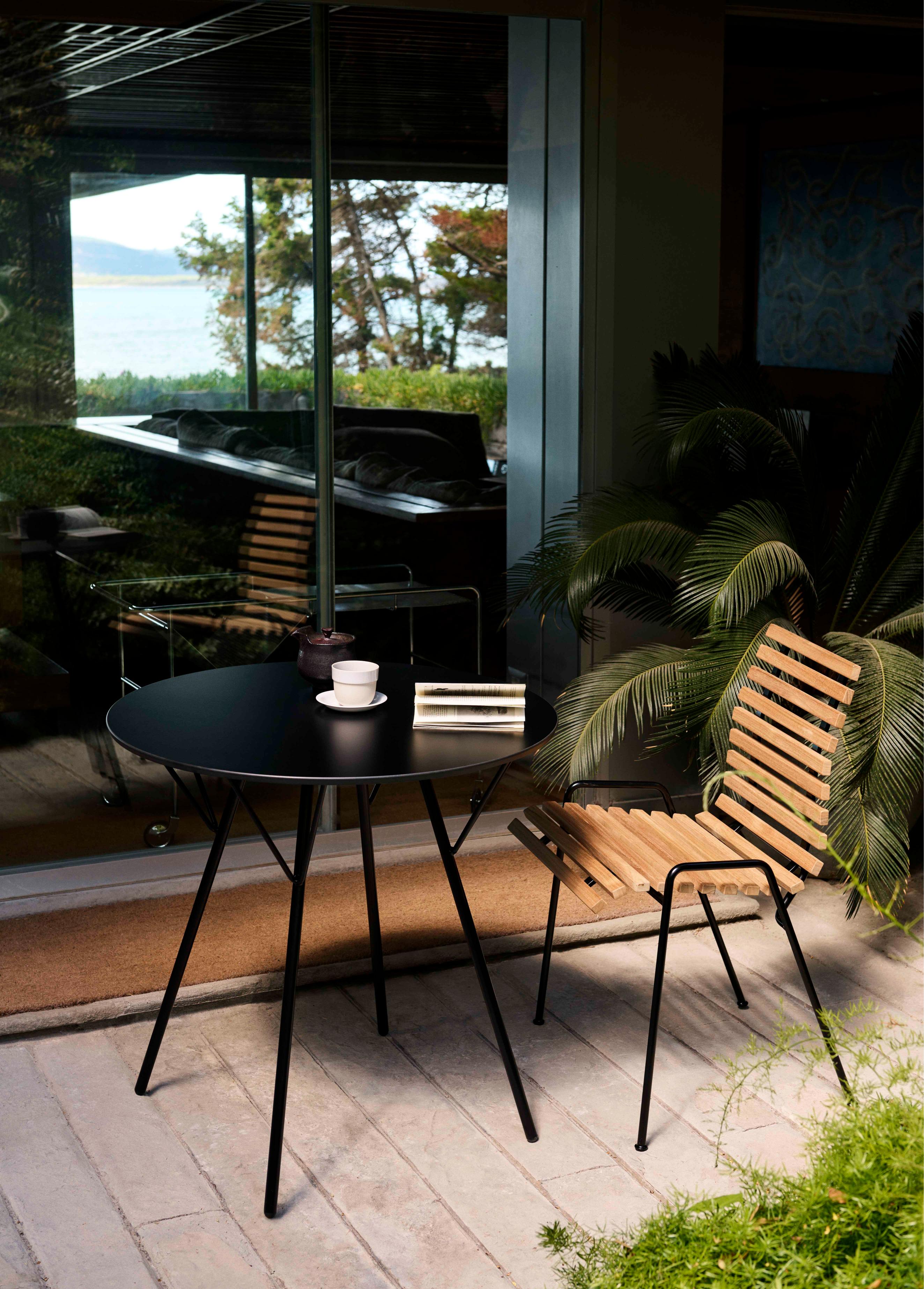 RFH round outdoor table in black