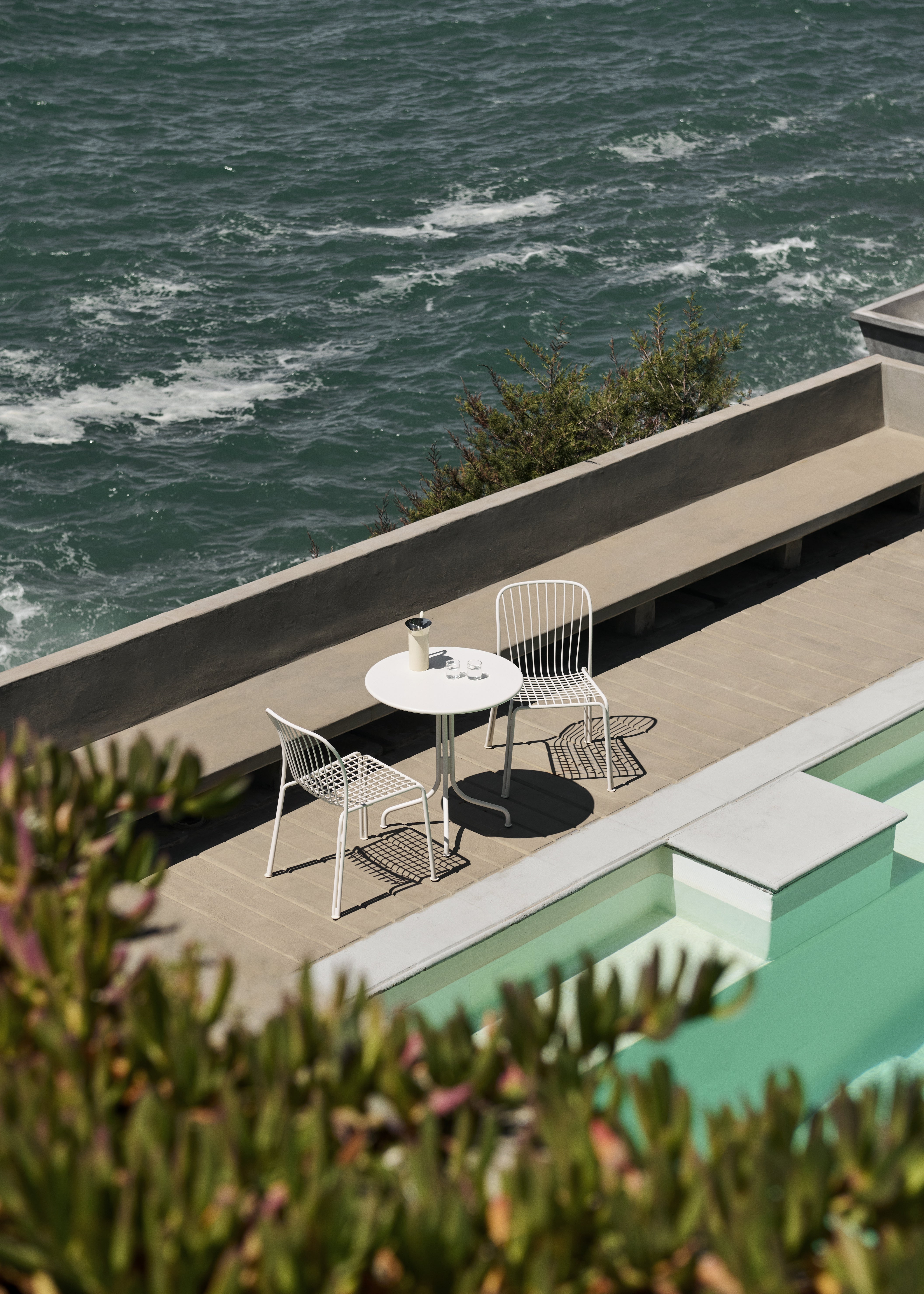 Round outdoor table THORVALD SC96 black