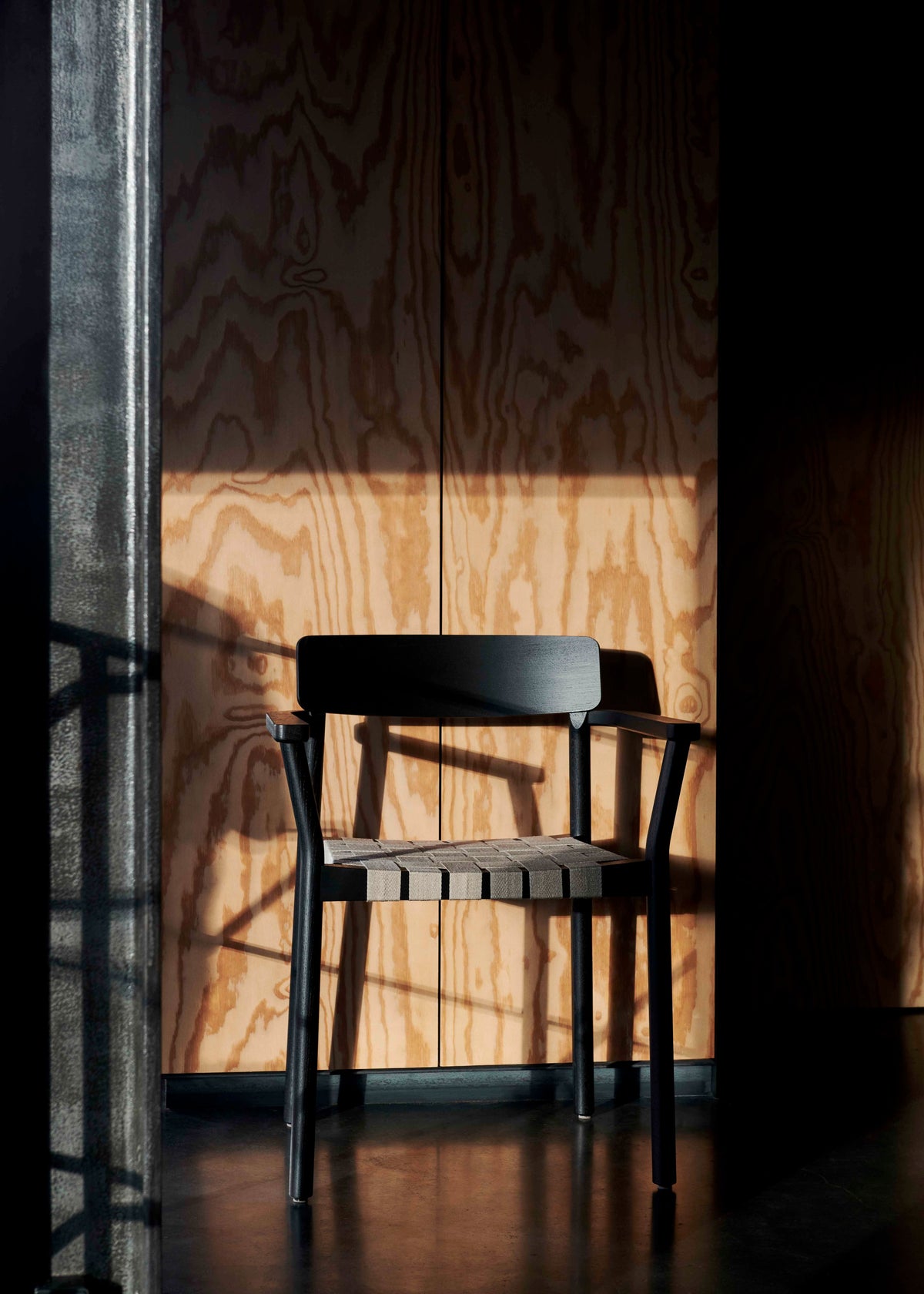 BETTY TK10 Armchair with Armrests, Lacquered Oak