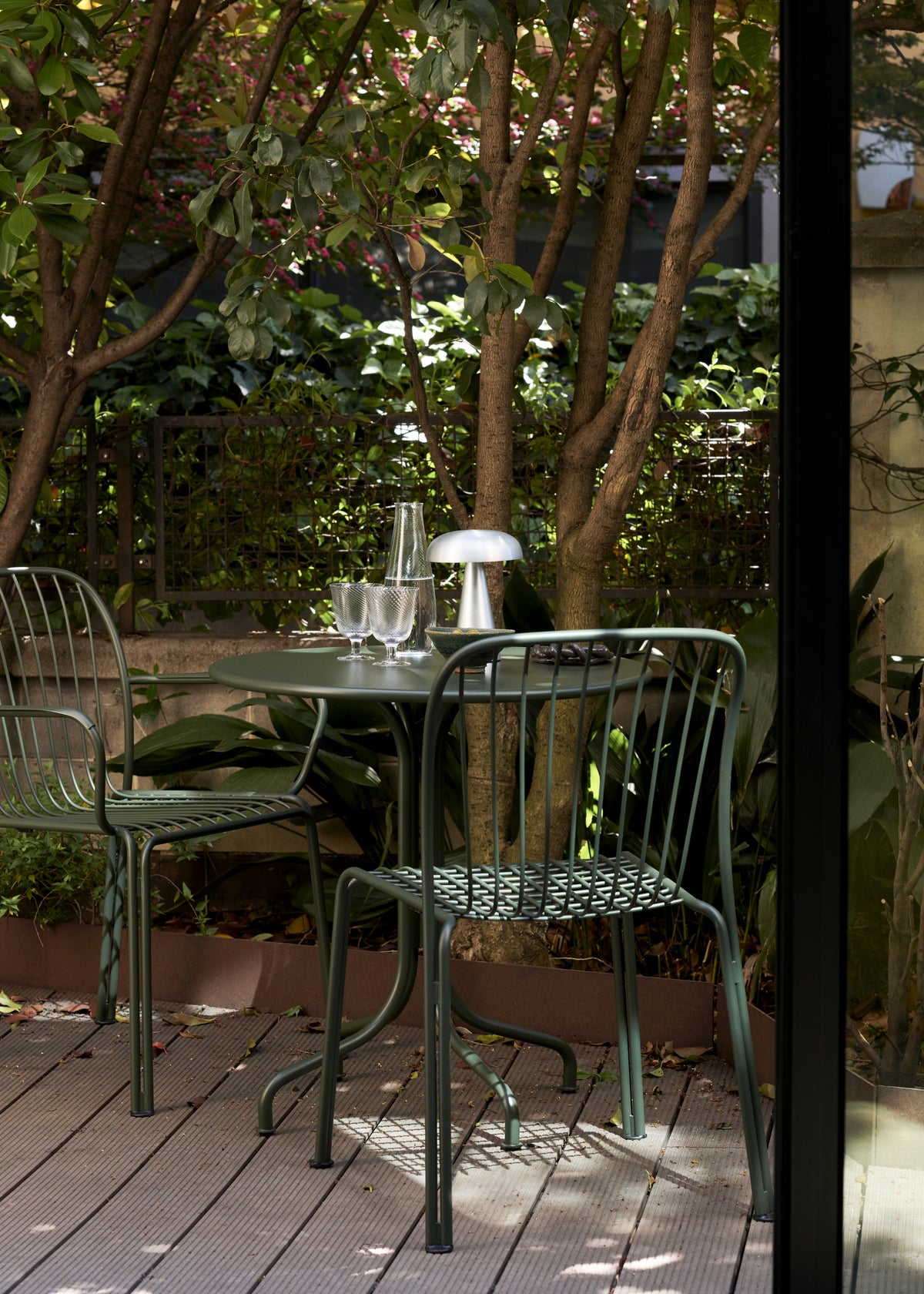Thorvald SC98 Dark Green Outdoor Round Table
