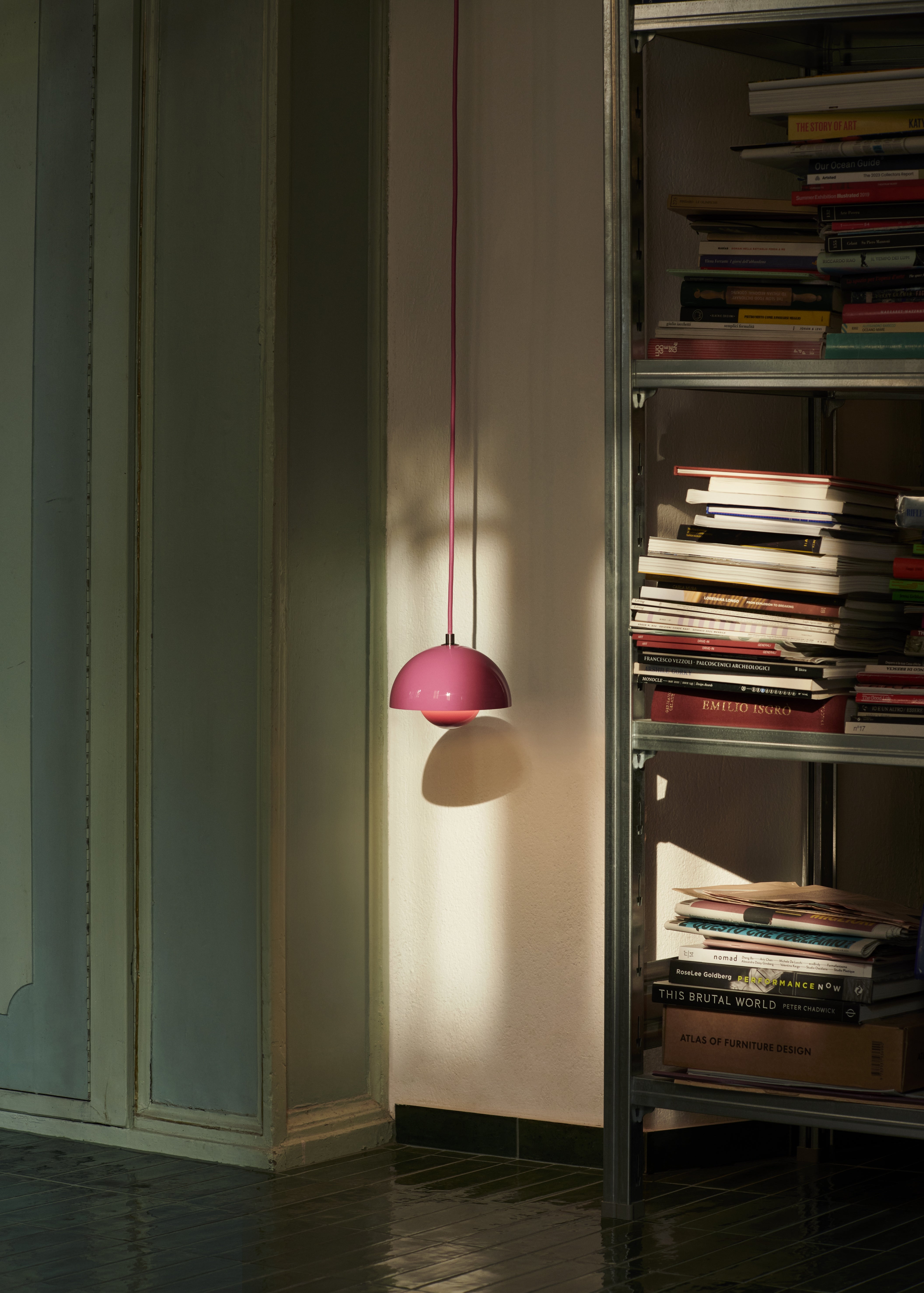 FLOWERPOT pendant lamp in fuchsia