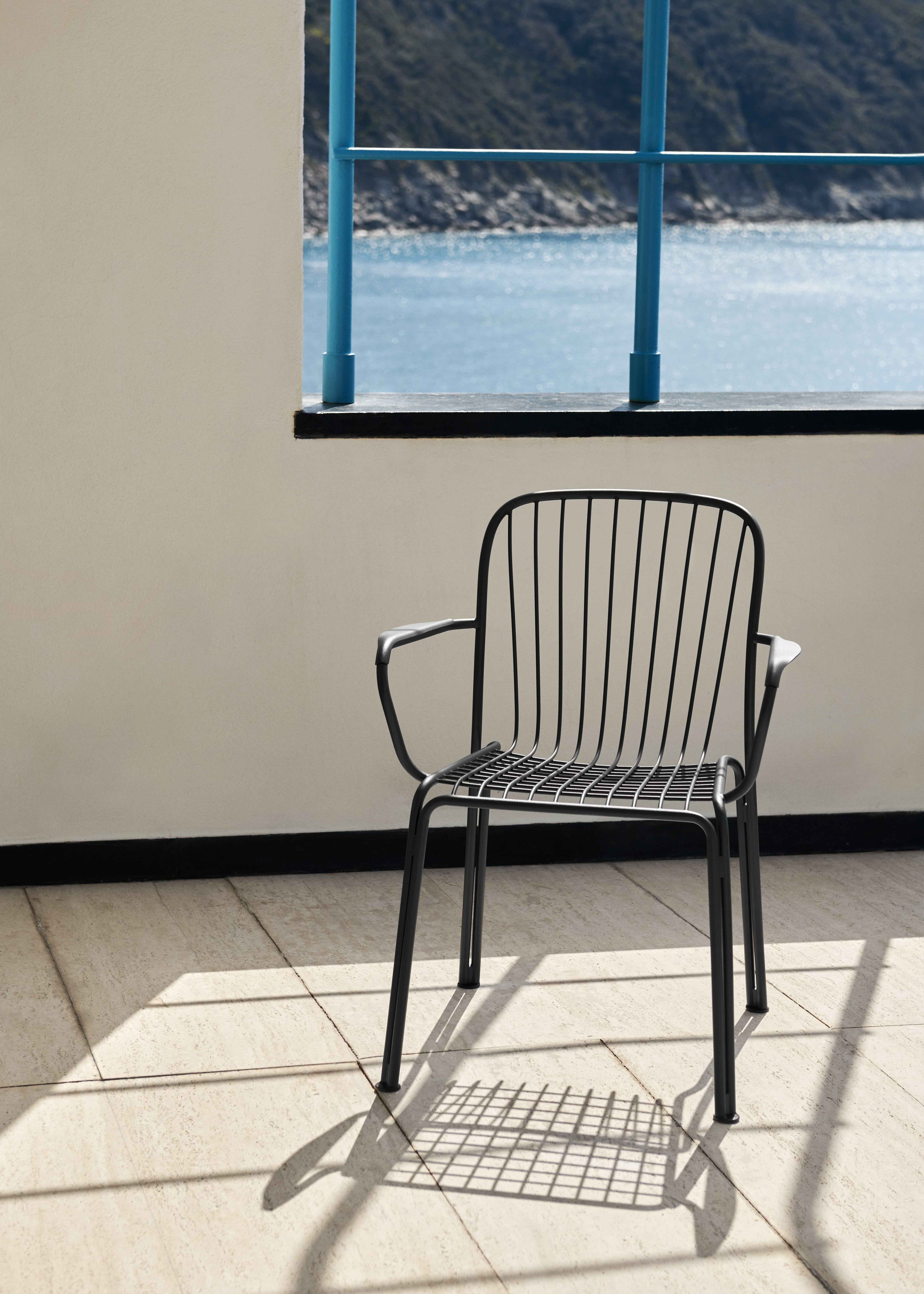 THORVALD SC95 Black Outdoor Armchair