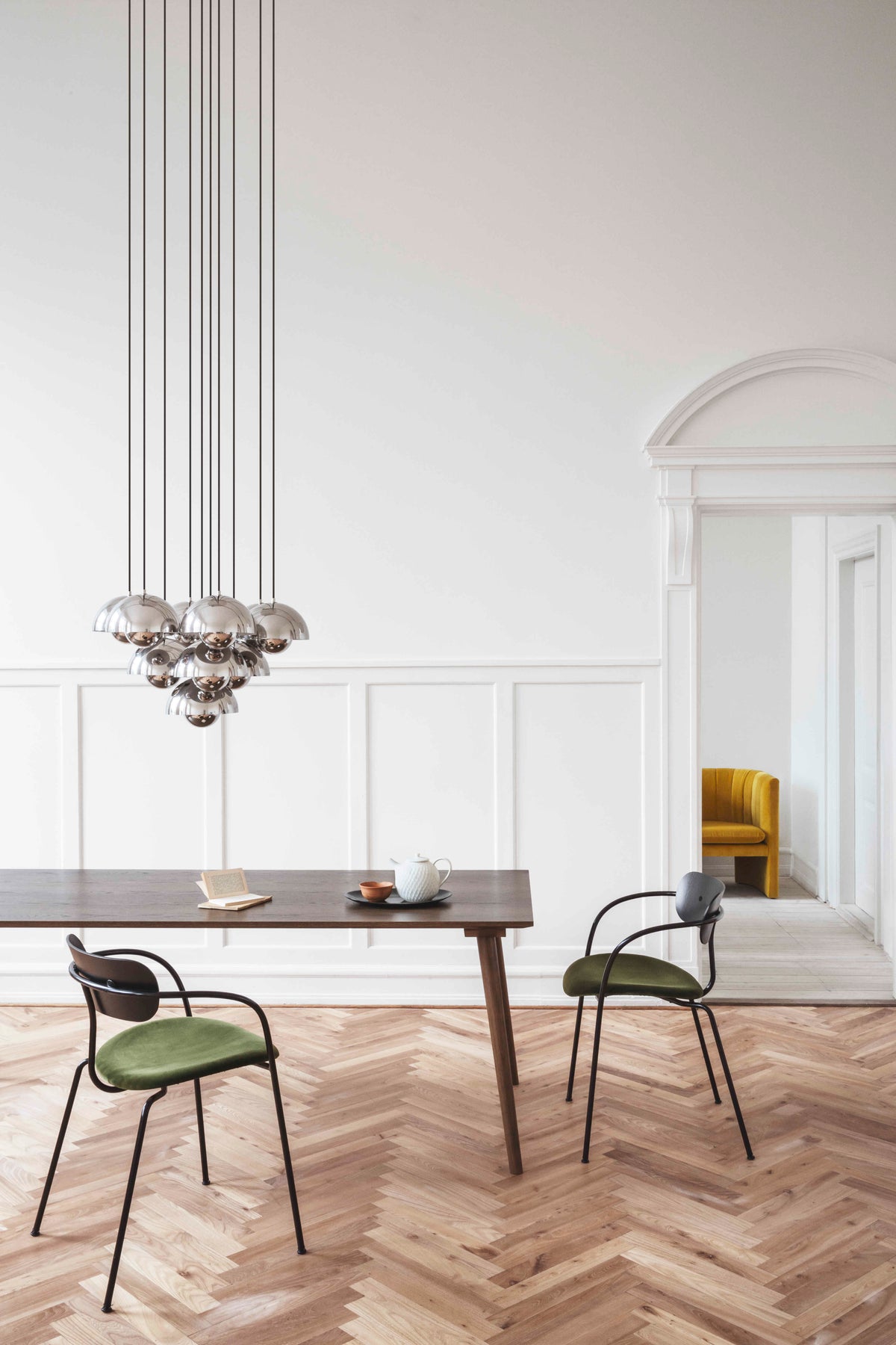 IN BETWEEN Table lacquered oak