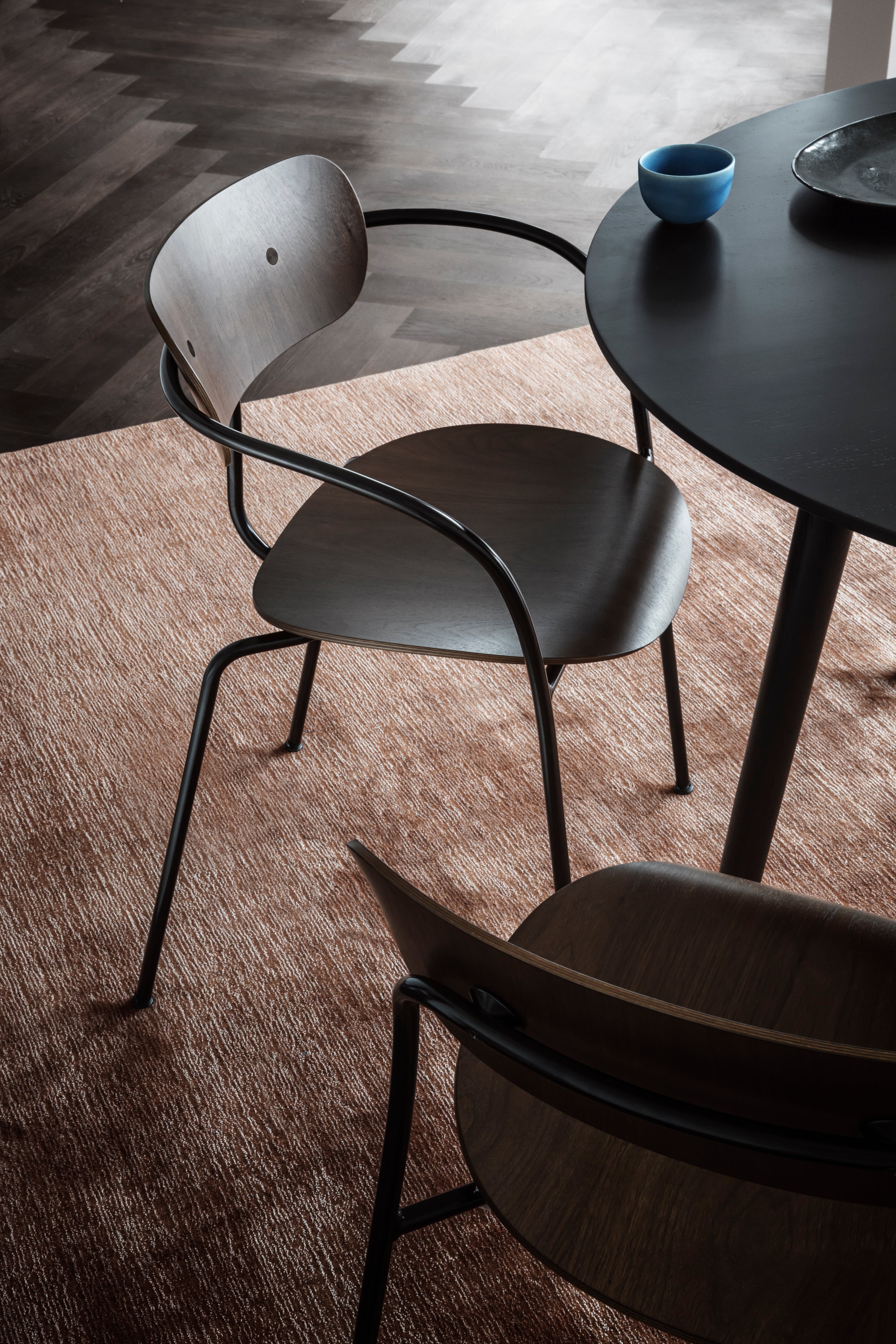 PAVILION AV2 Armchair in black lacquered oak with a black base