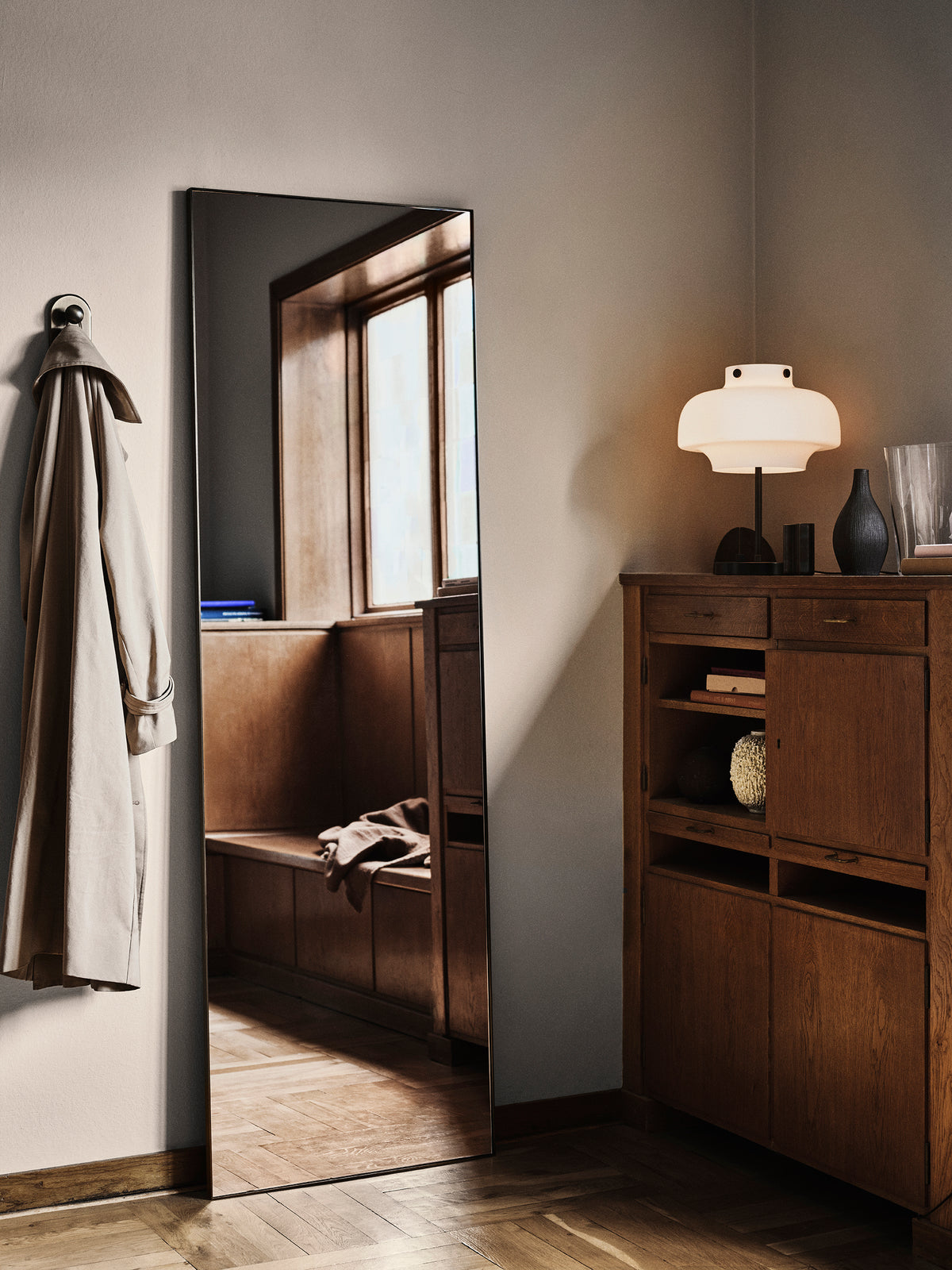 Round wall mirror AMORE with a brown frame