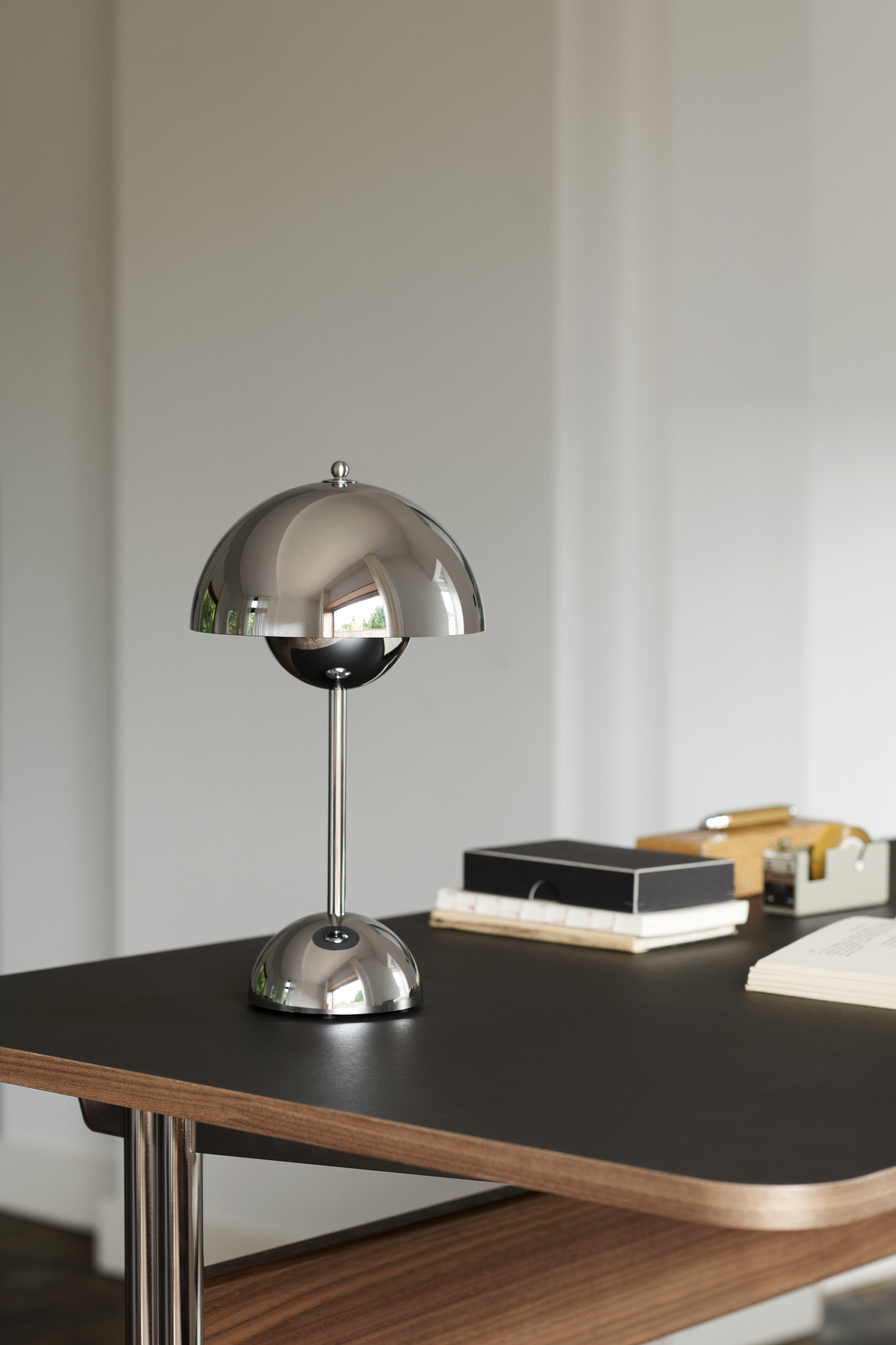 FLOWERPOT VP9 Portable Lamp in Chrome