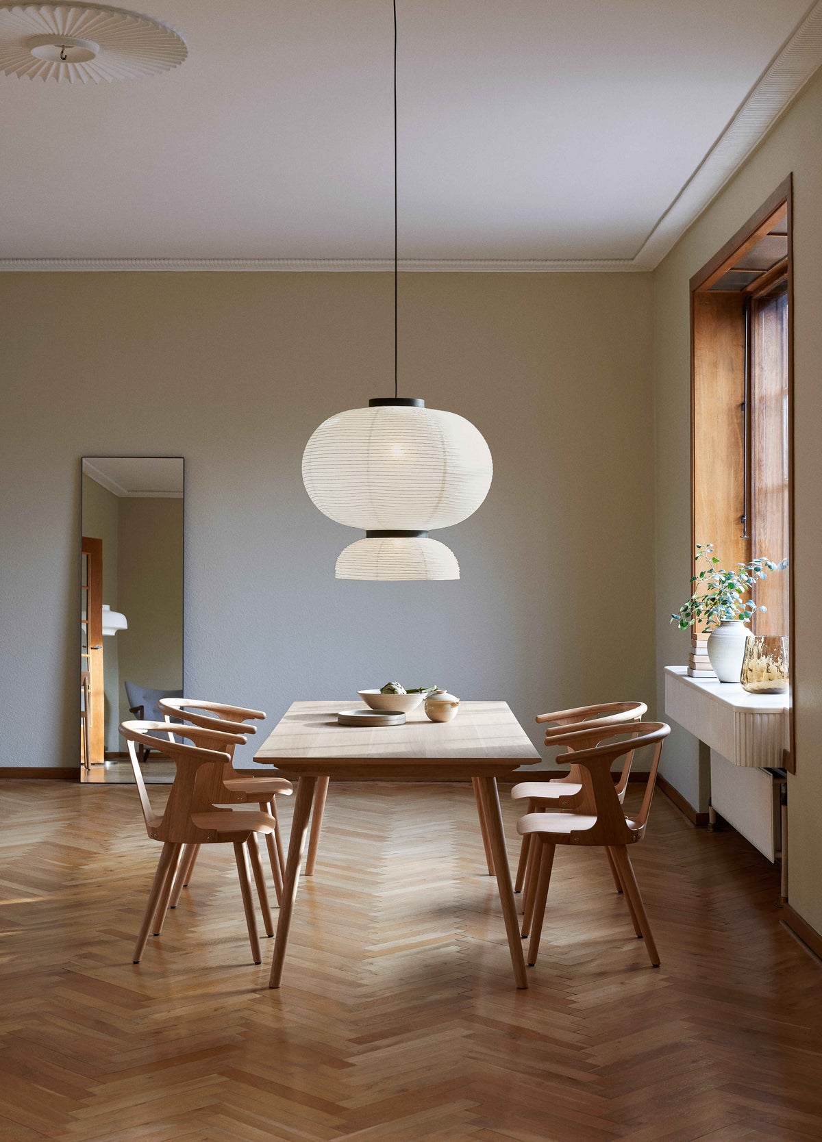 IN BETWEEN Table lacquered oak