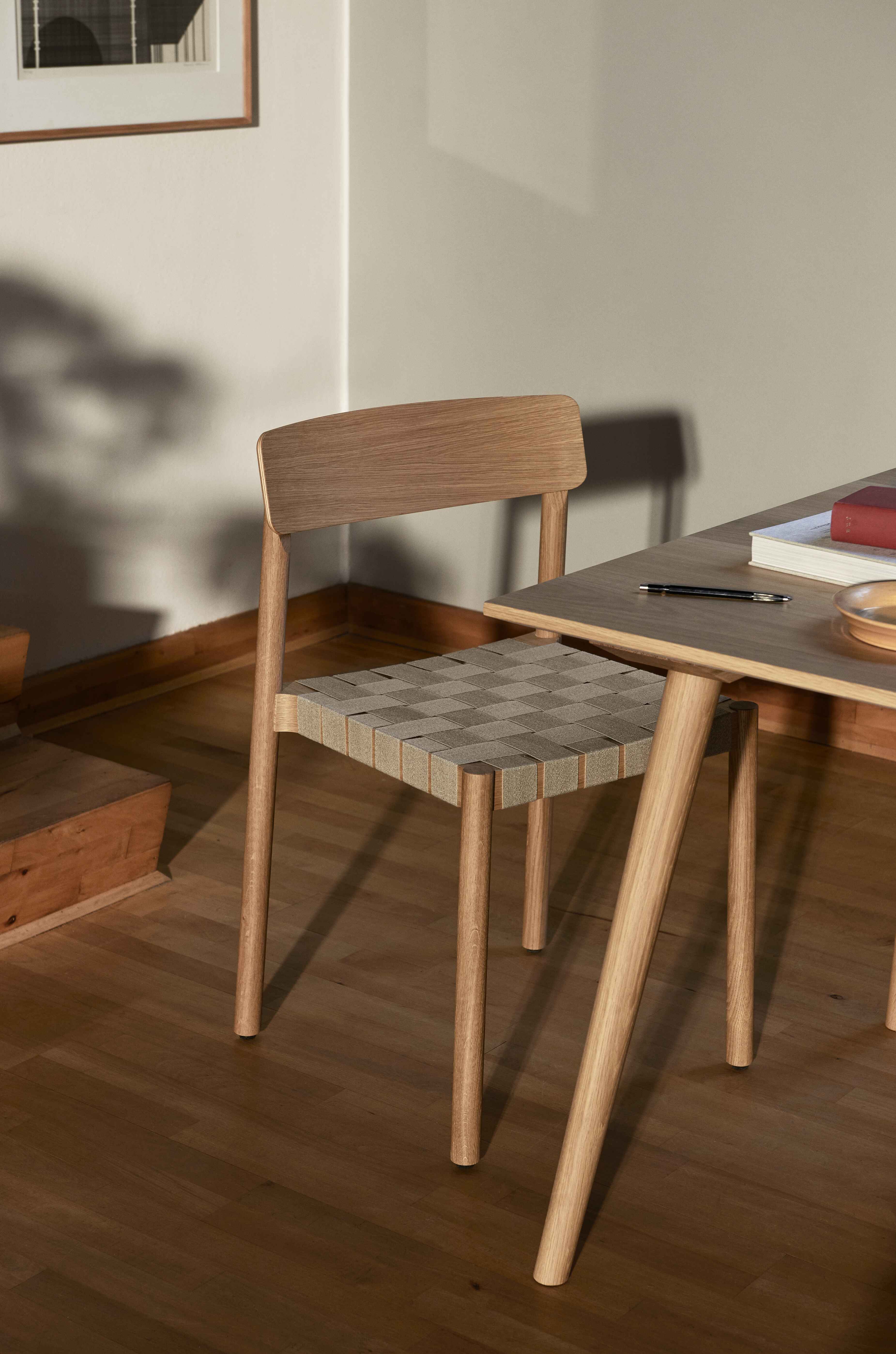 BETTY TK1 Chair with black woven seat and black lacquered ash
