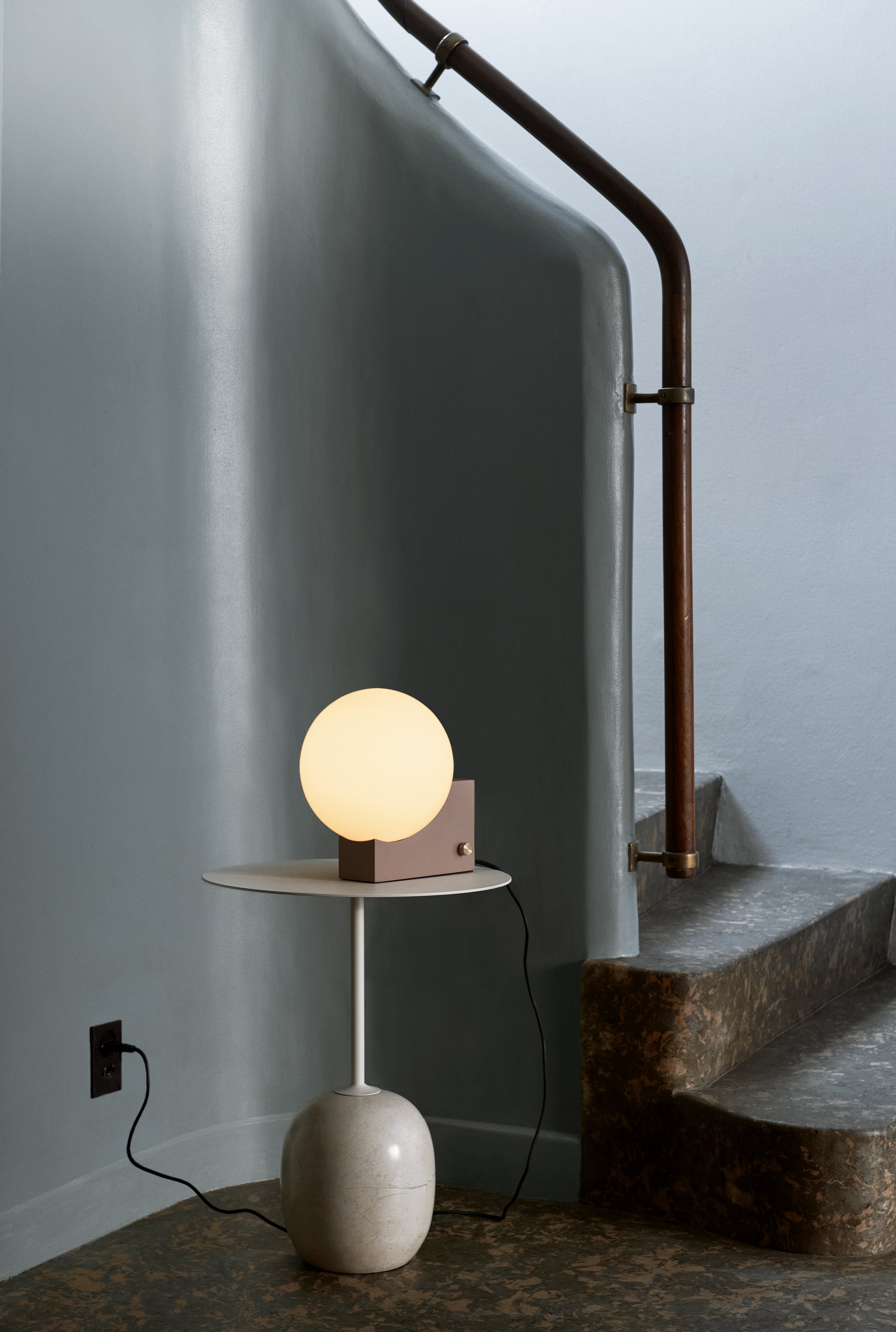 TABLE LAMP JOURNEY SH1 with a milky shade and a gray base