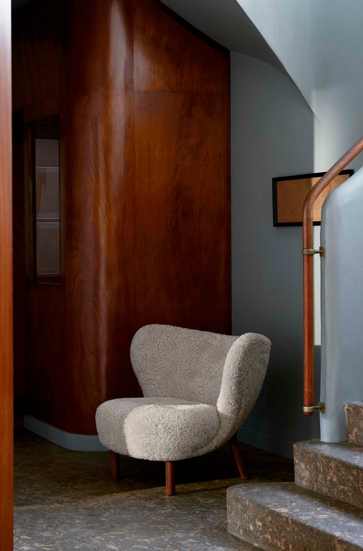 LITTLE PETRA VB1 upholstered armchair with an oak base