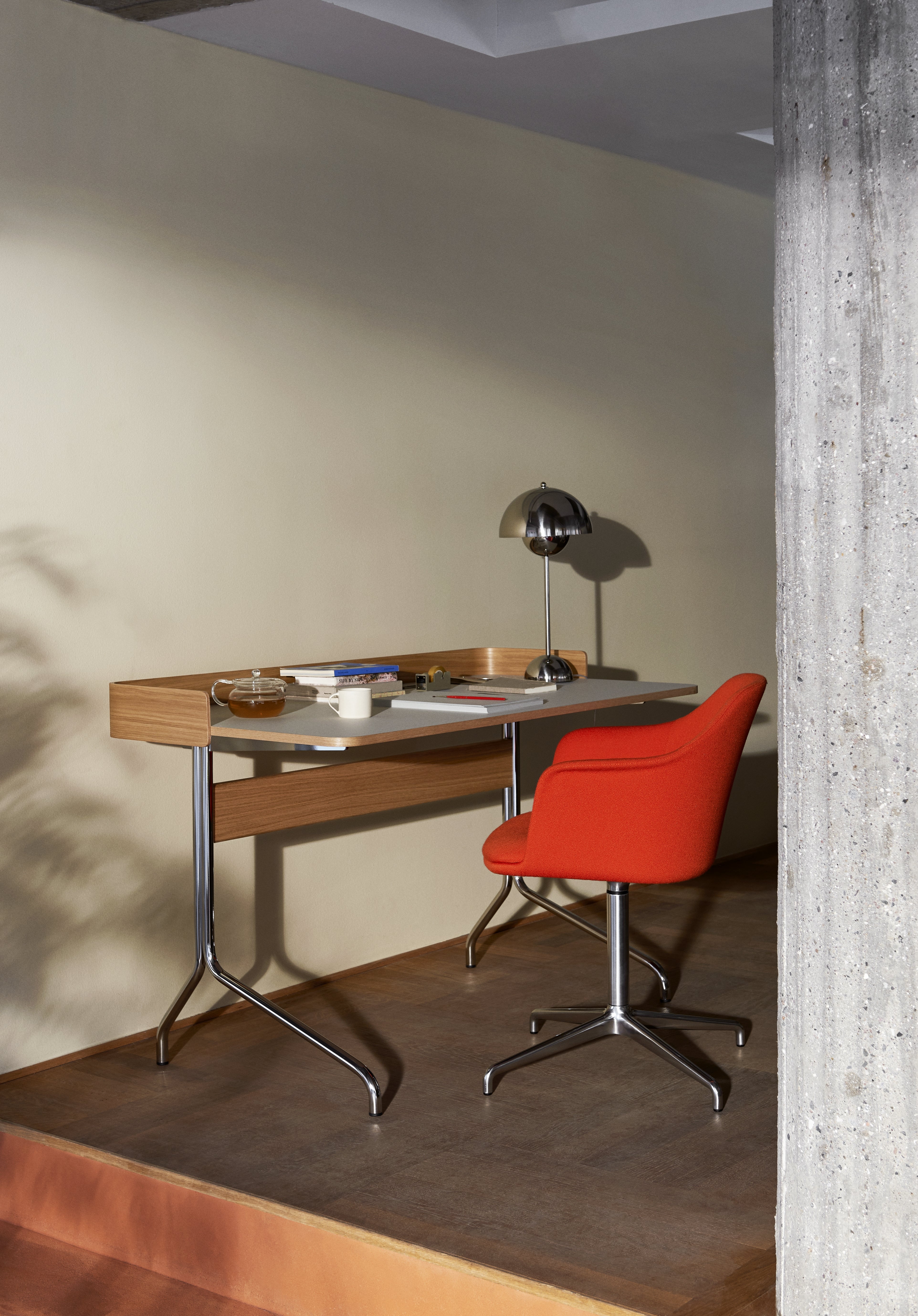 FLOWERPOT VP3 Table Lamp in Chrome