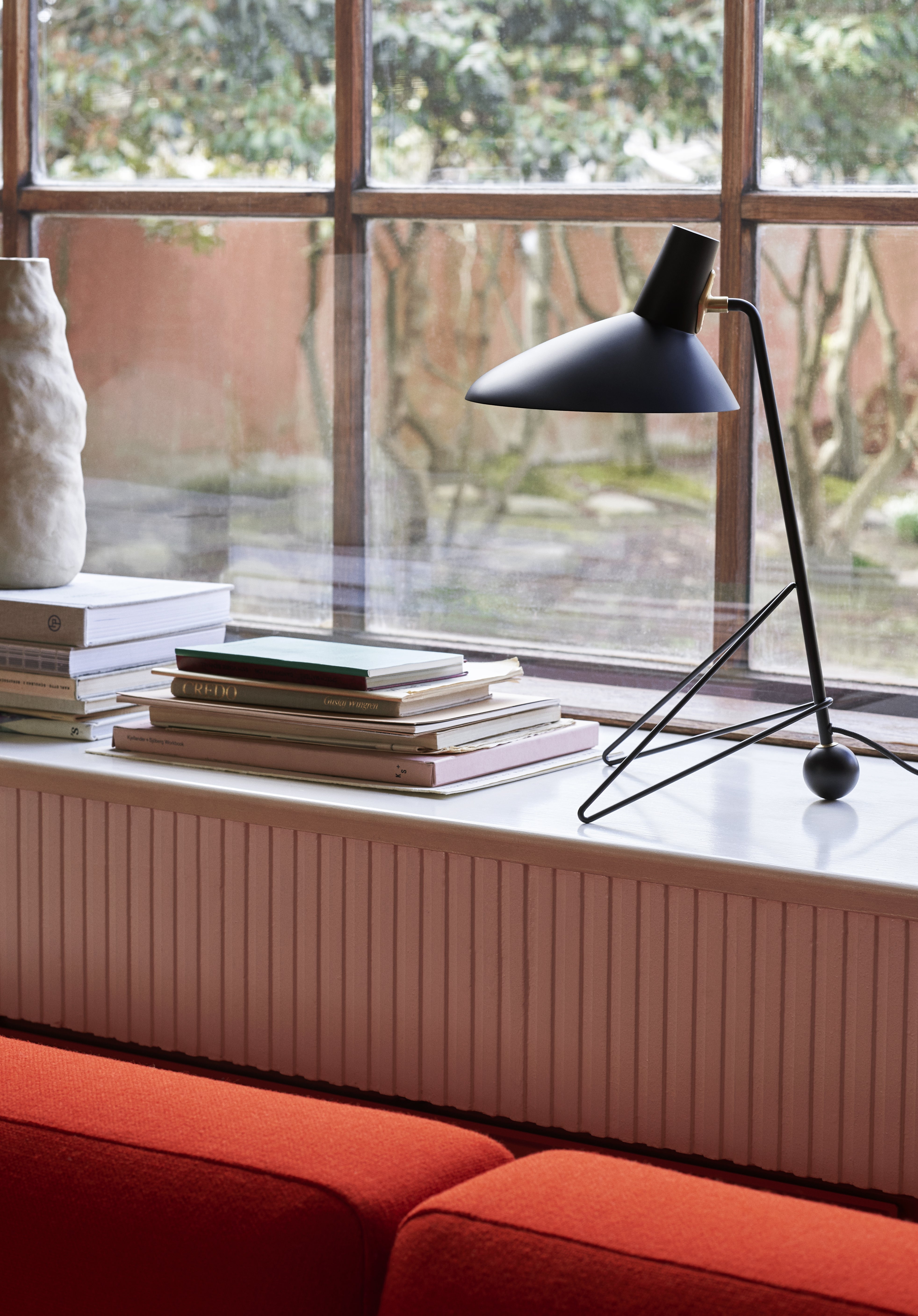 TRIPOD HM9 Black Table Lamp
