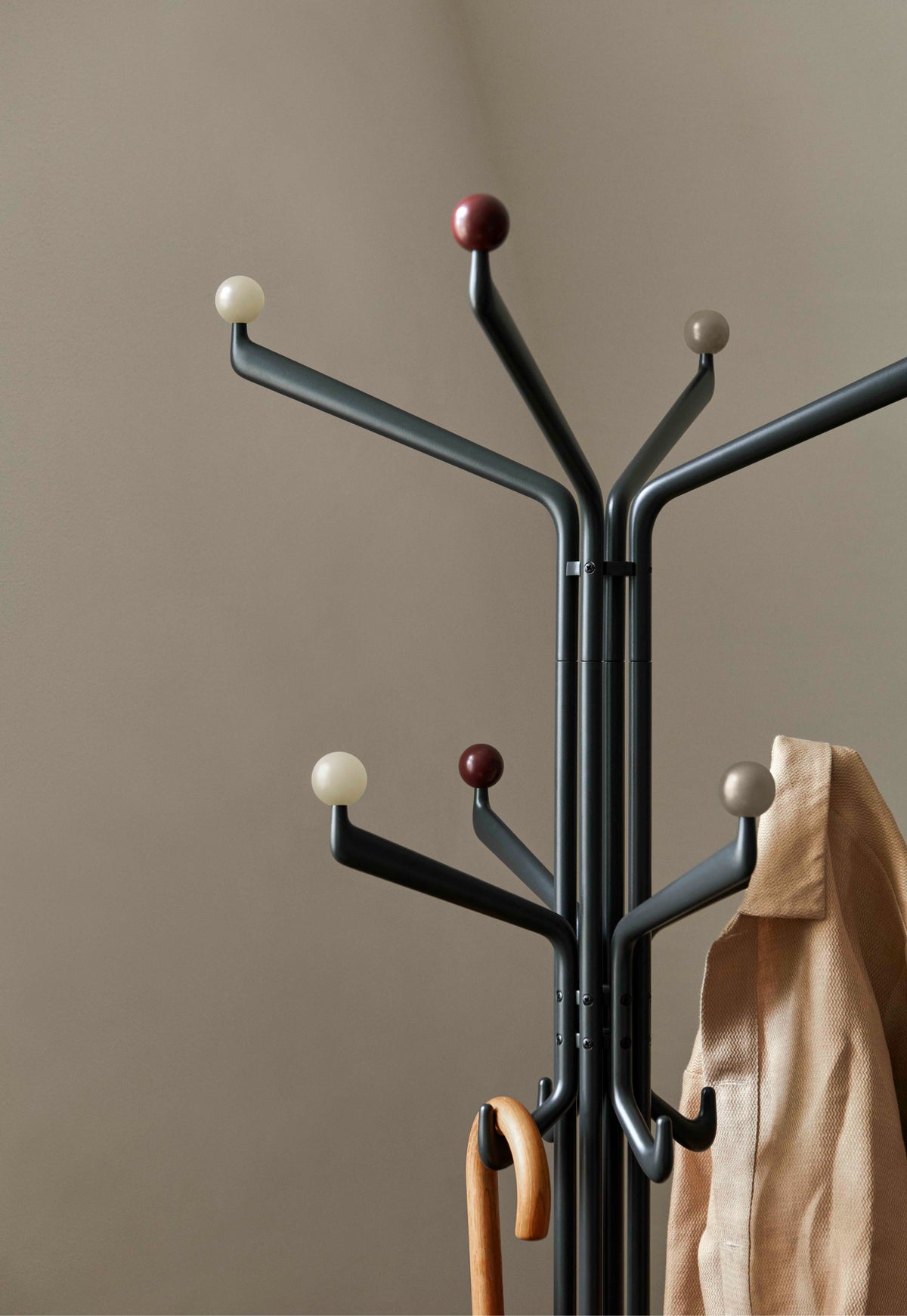 CAPTURE SC77 Freestanding Coat Rack in Graphite with Colorful Finish